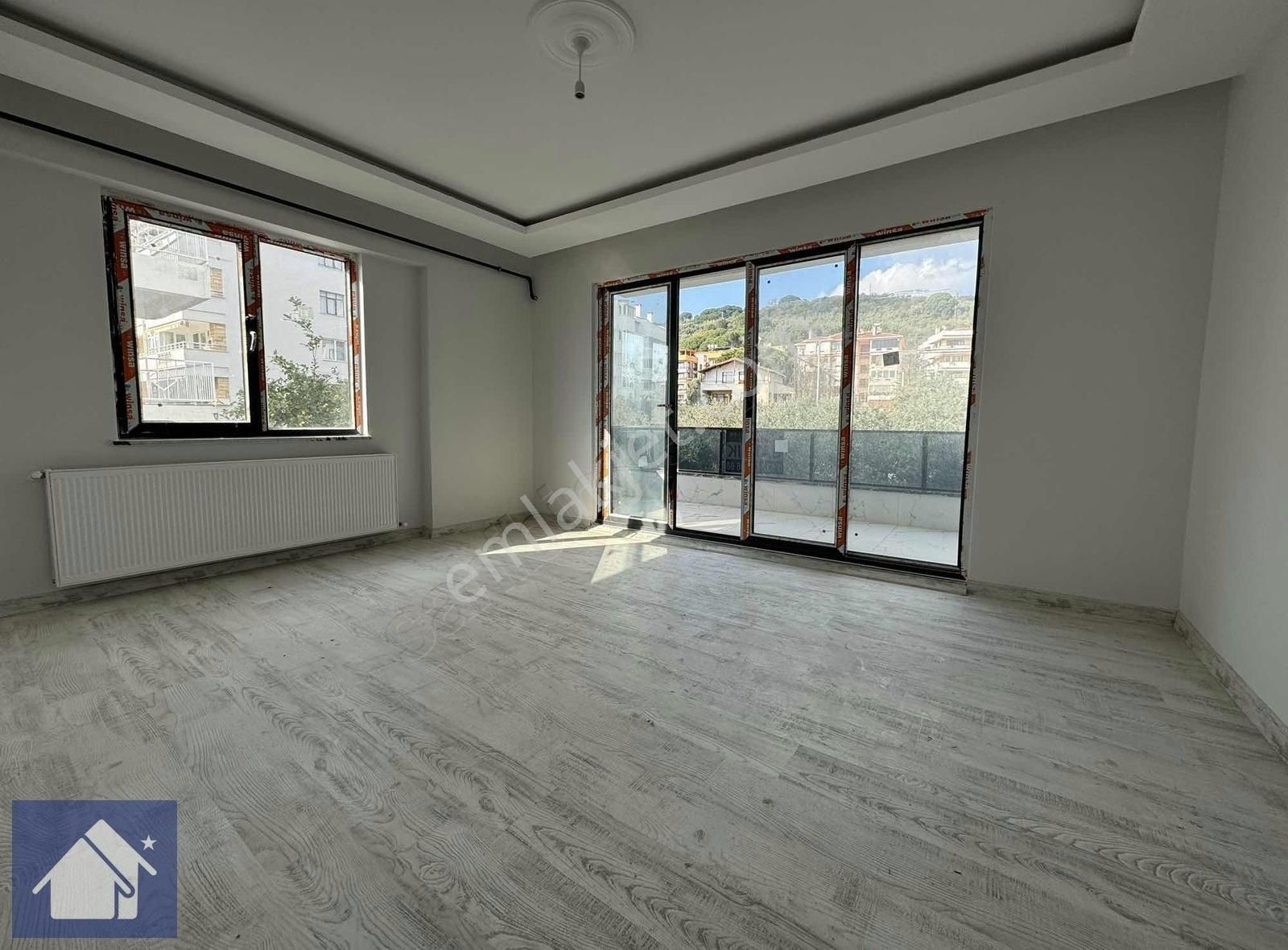 Yılandar Mevkiinde*denize 50 Adım*sıfır*lüks Daire