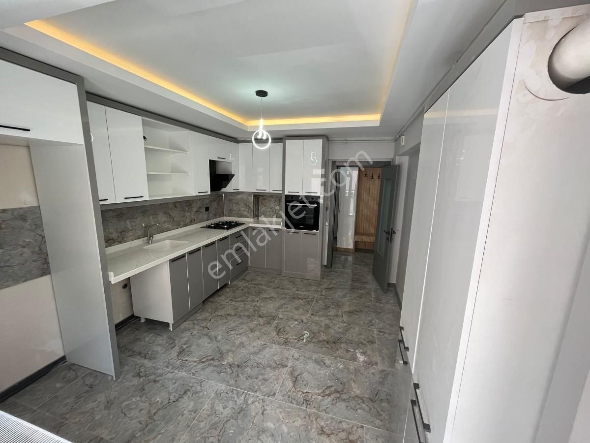 Sincan Mareşal Çakmak Mah. 3+1 Ara Katta Full Yapılı Daire