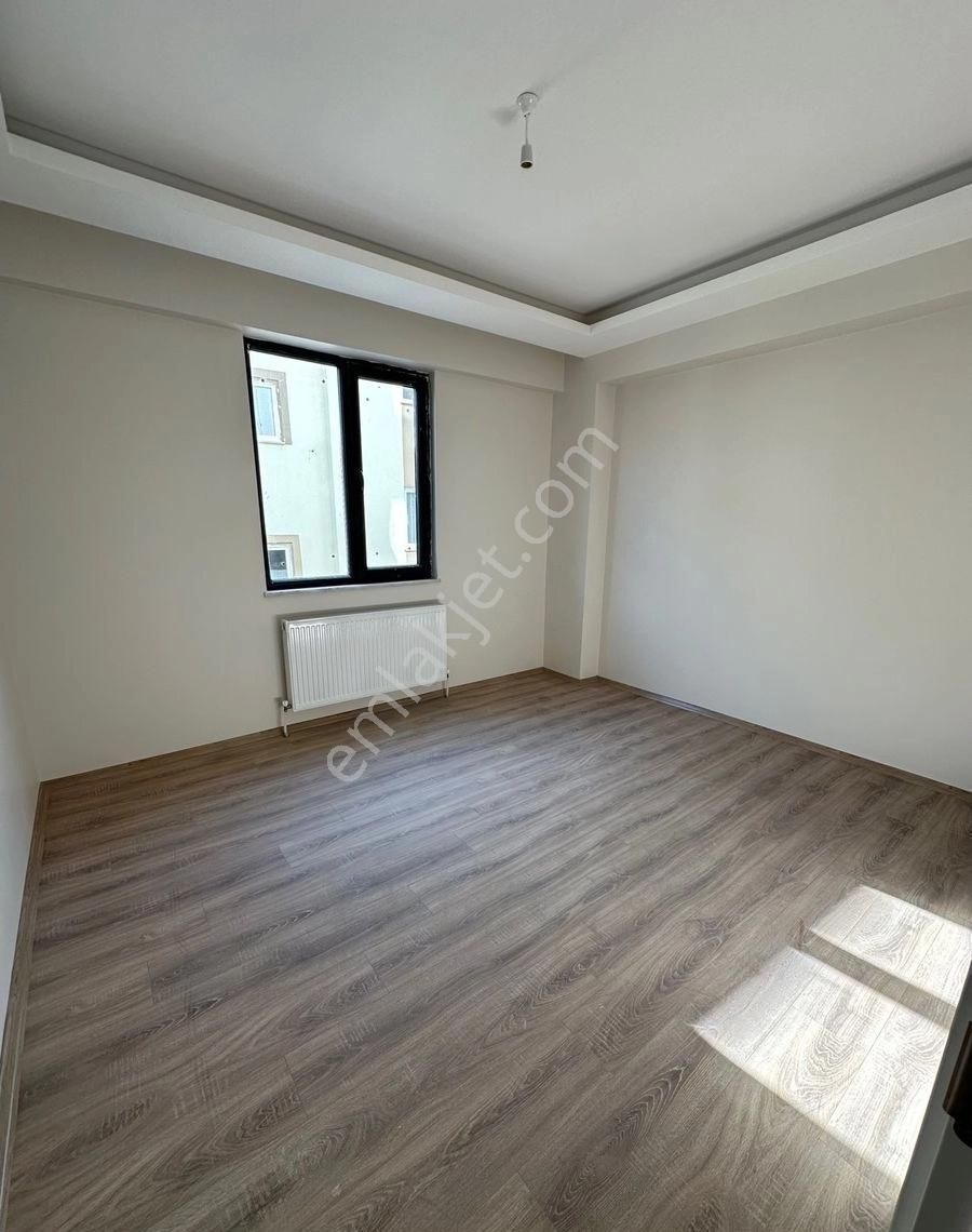 Hasan Bulgur Emlaktan İsmail Kakaç Okulu Yanında Sıfır 3+1 Daire