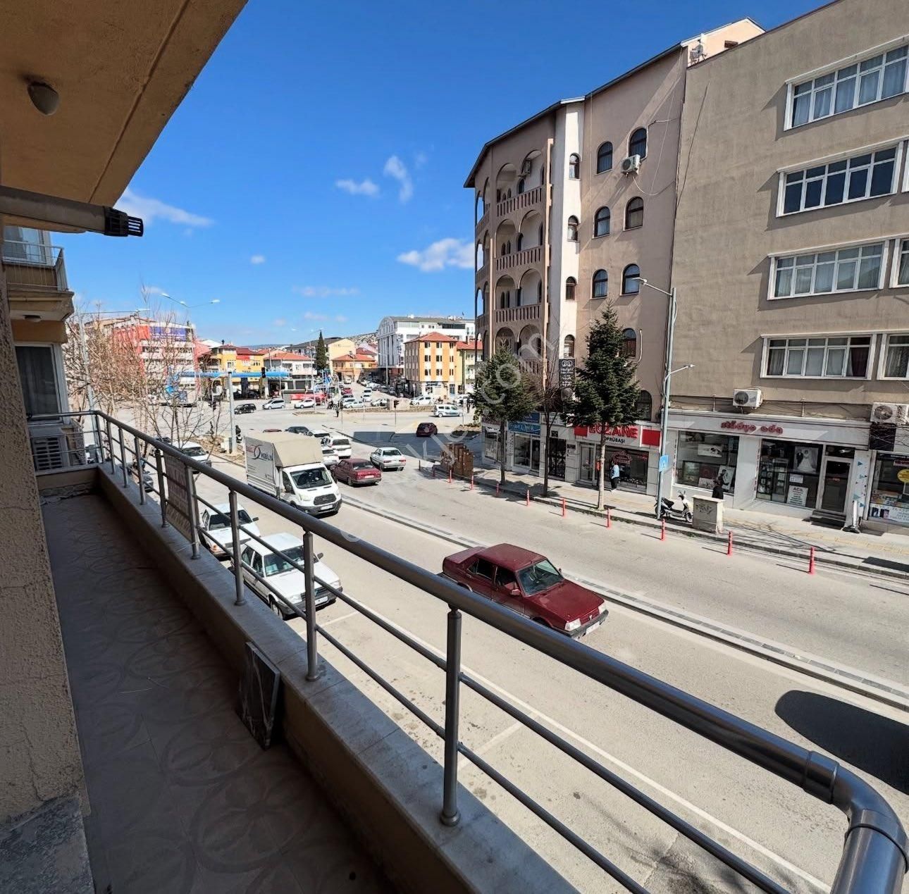 İnal Emlaktan Merkezde Cadde Üzeri Kiralık 3+1 135 M2 Ofis