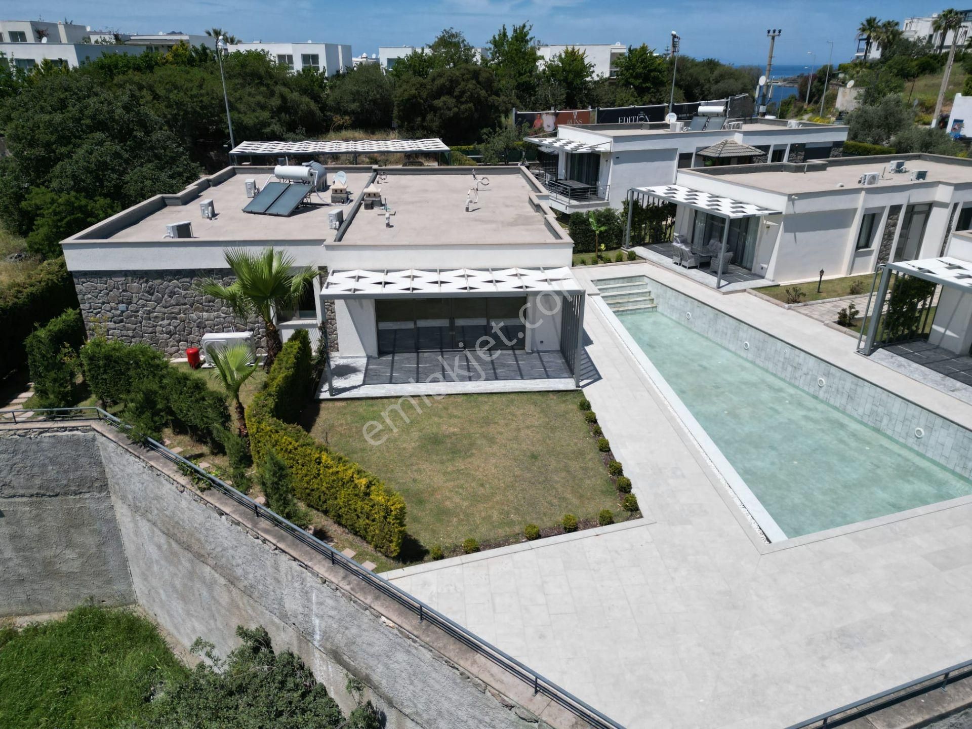 Agr Group'tan Yalıkavakta Denize 300 Metre Tek Katlı 3+1 Villa !