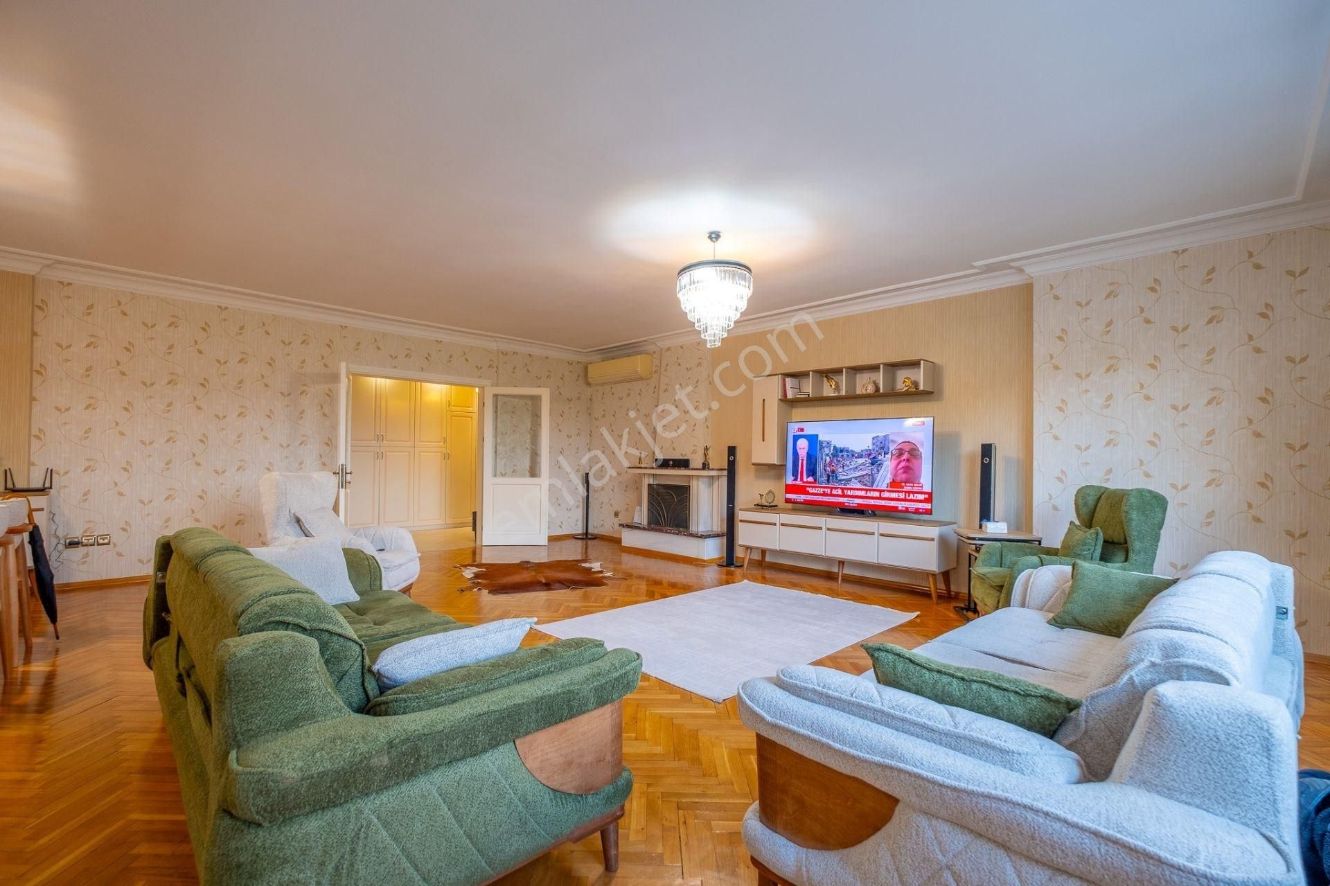 Florya Şenlikköy 'de 4+1 Satılık Daire 1.kat K.otoparklı