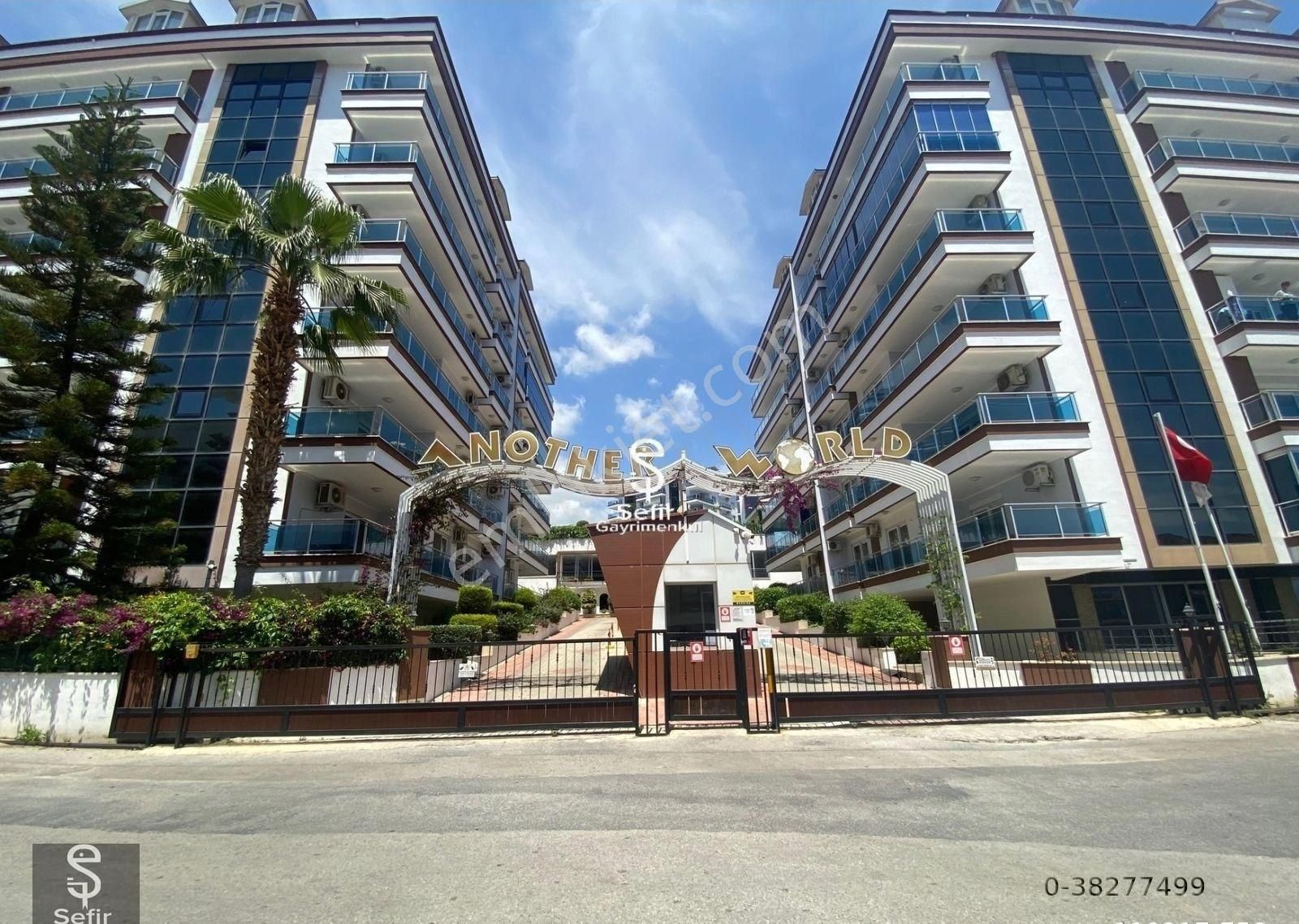Alanya Another World'de Satılık 3+1 Dubleks Manzaralı Geniş Daire