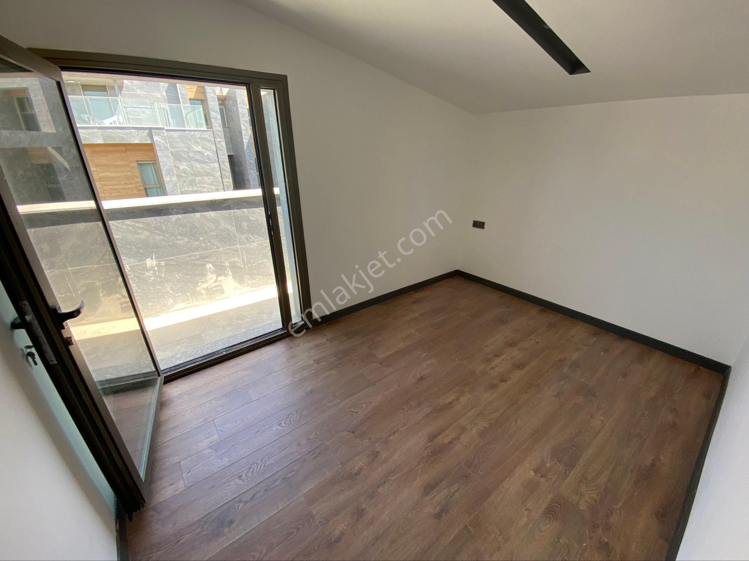 Kuşadası’nda Deniz Manzaralı Lüks Daire - Görsel 28