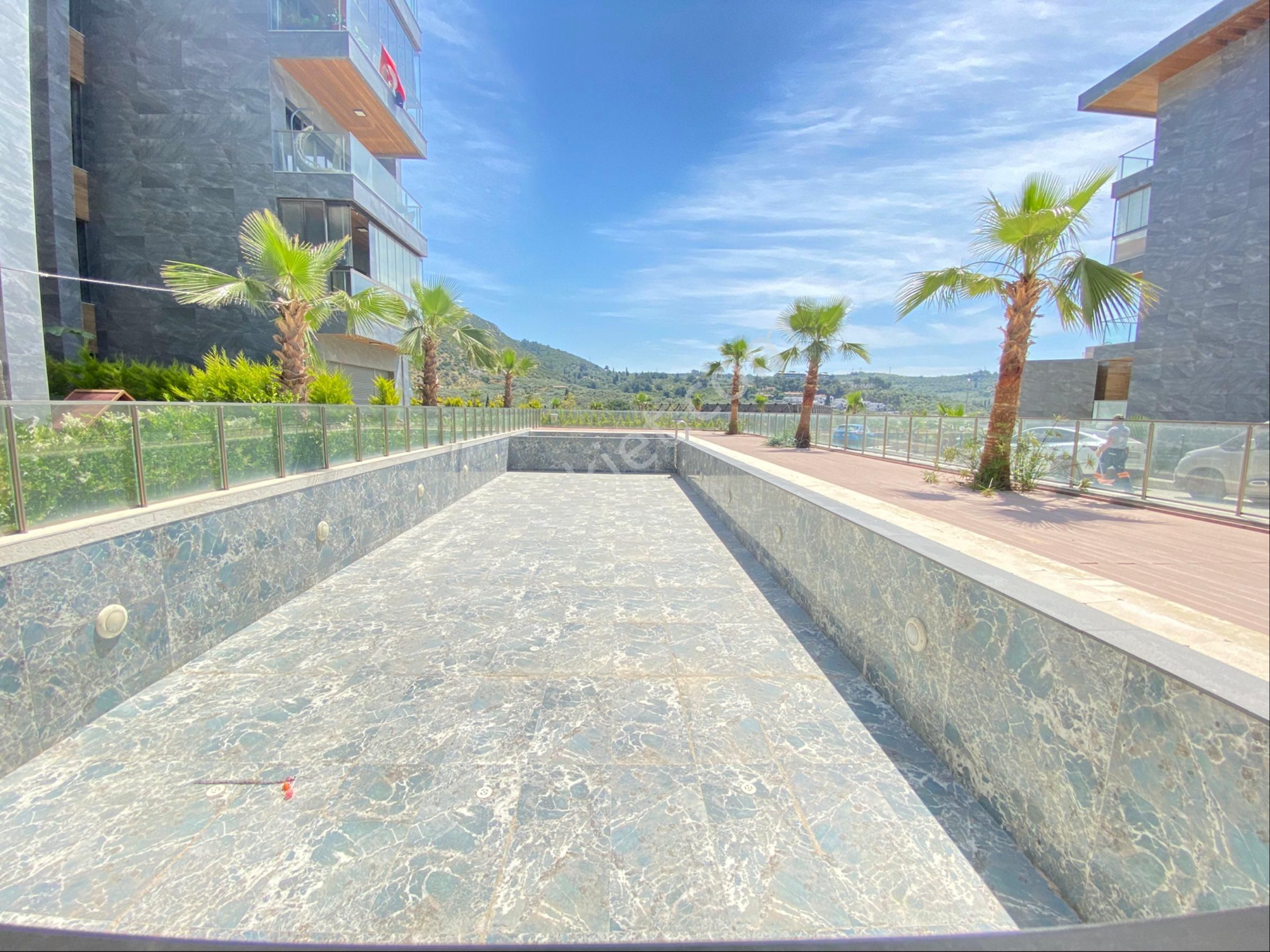 Kuşadası’nda Deniz Manzaralı Lüks Daire - Görsel 6