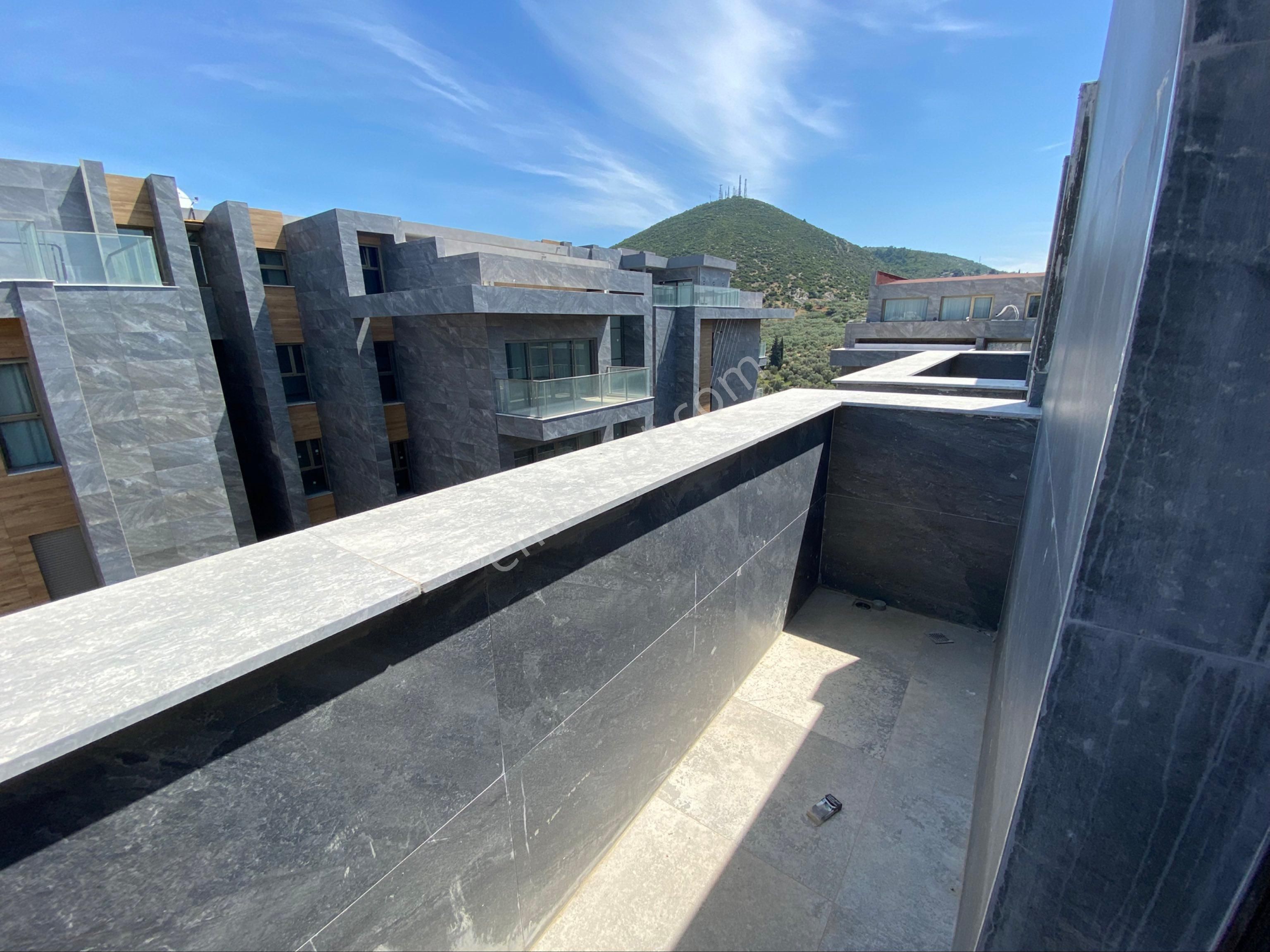 Kuşadası’nda Deniz Manzaralı Lüks Daire - Görsel 24