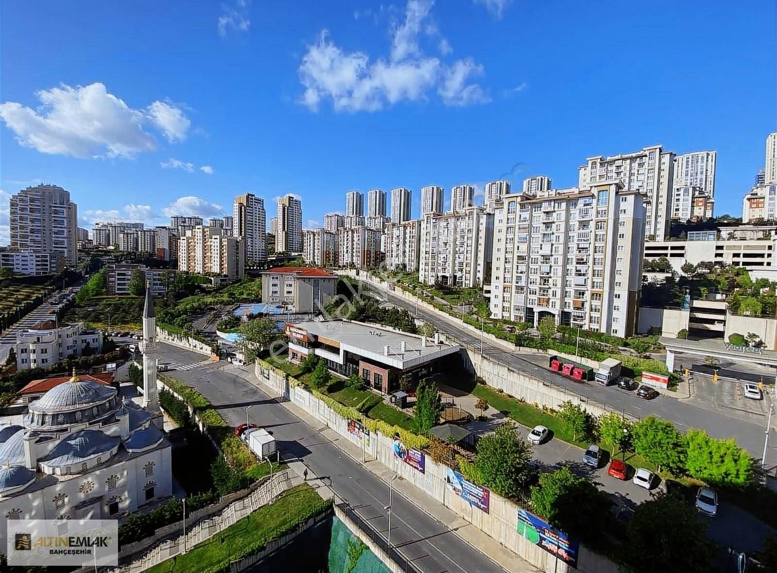 Bahçeşehir 1.kısım Vaditepe Göl Evleri Boş 1+1 Satılık Daire