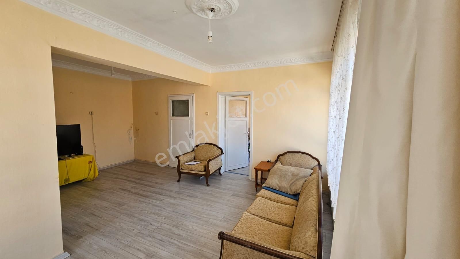 Hastane Ve Askerlik Şubesine Yürüme Mesafesinde Satılık 3+1 Daire