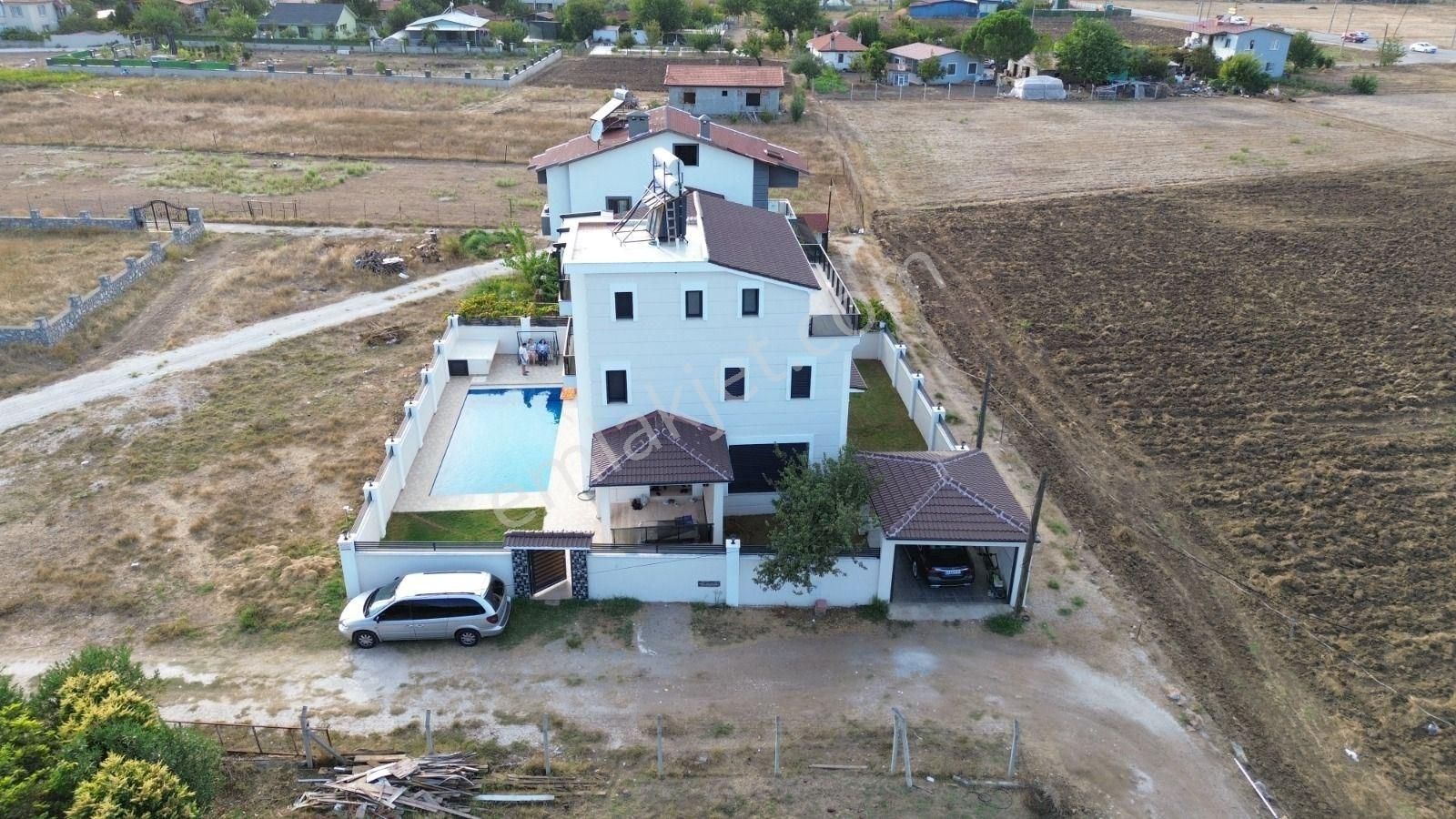 Marmaris Değirmenyanı'nda Satılık Tam Müstakil Havuzlu Villa