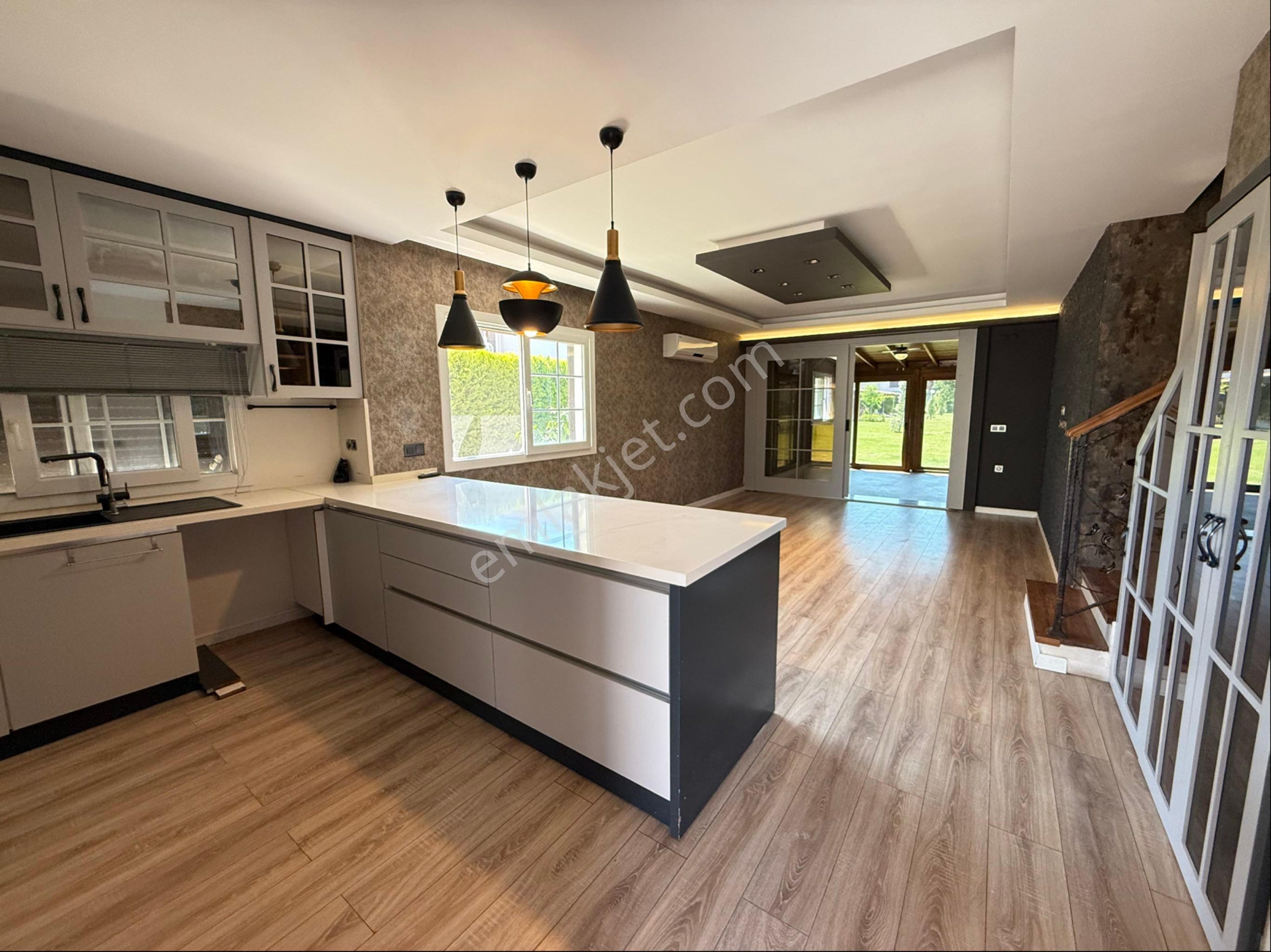 Harika Site İçerisinde Bakımlı Temiz Villa