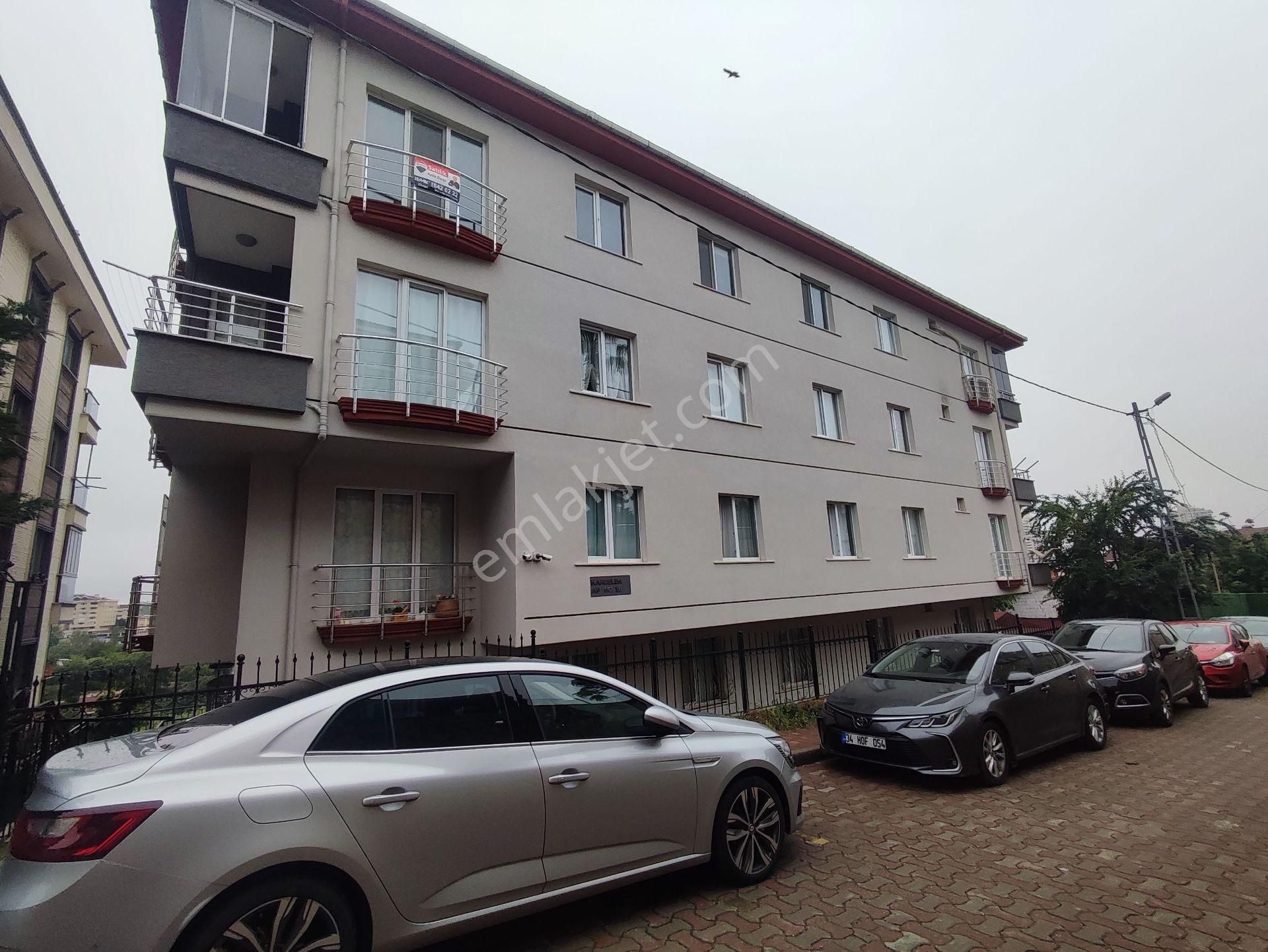 Çekmeköy De Doğanın İçinde Kullanışlı Dubleks Daire