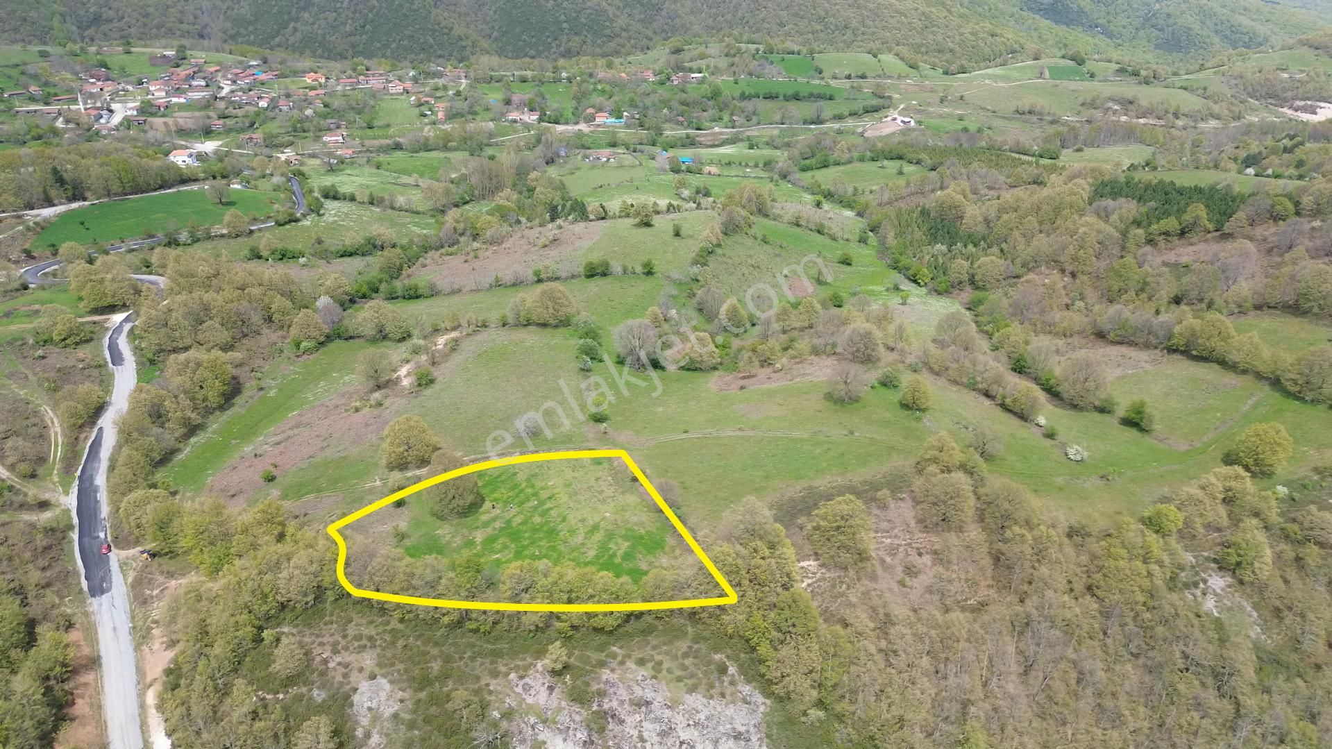4.693 M2 Asfalta Bi Parsel Çeşmeye Ve Köye Yakın Tarla