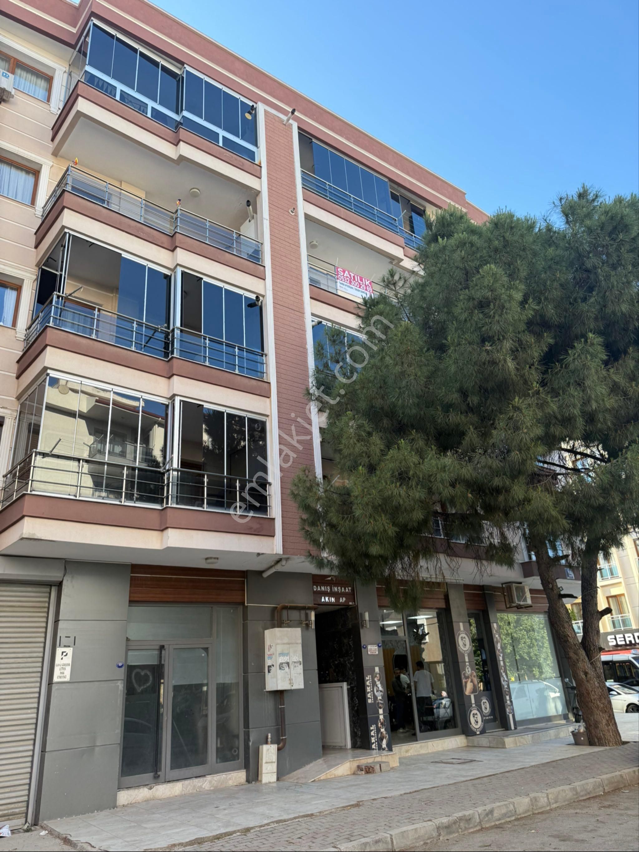 Menderes Merkezde Muhteşem Lokasyonda Arakat 3+1 Daire