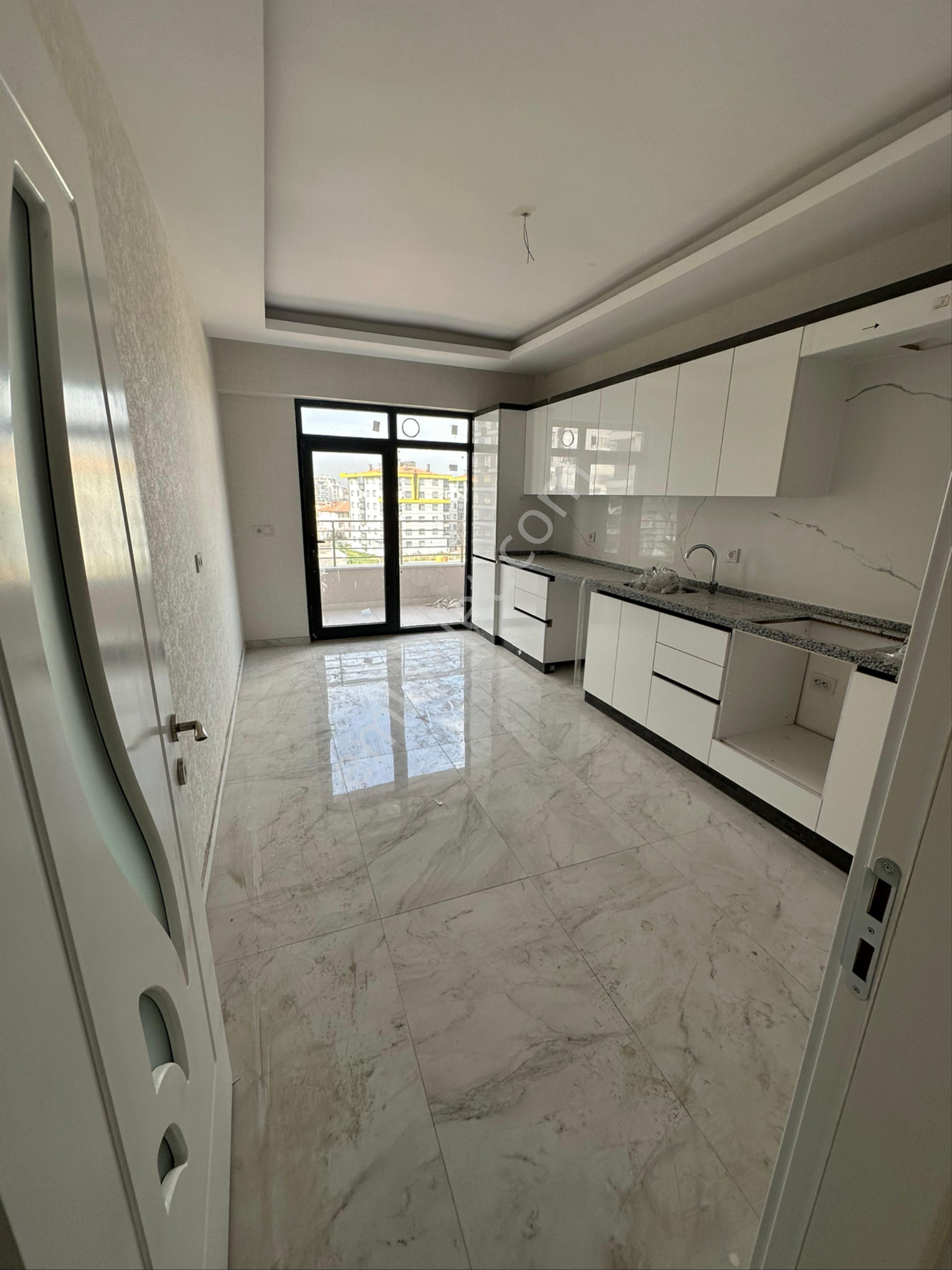 Fetih Caddesine Cephe Elif Bebe Yakını 4+1 Son Ve Ara Kat Daire