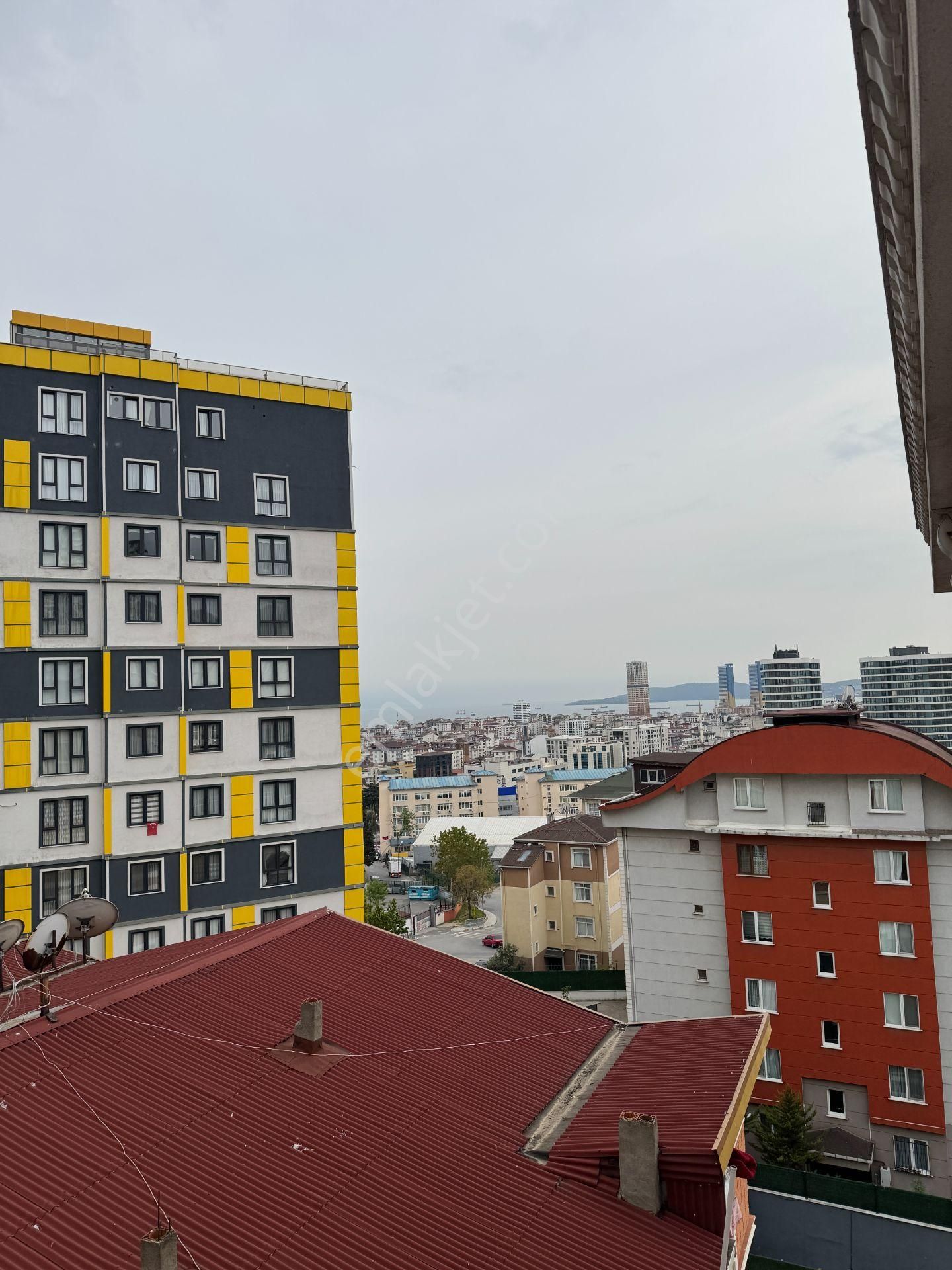 Pendik Çınardere Mh Kiralık Yeni 2+1 Asansörlü Daire