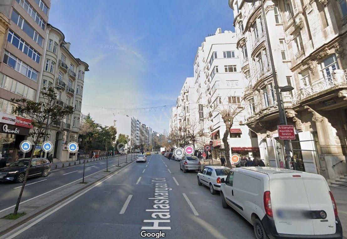 Halaskargazi'de 600 M2 3 Katlı Dükkan