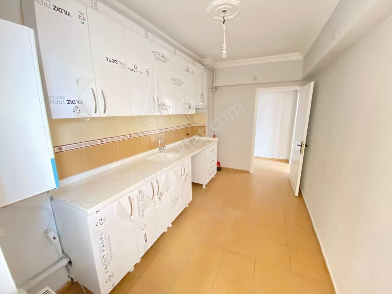 Kalecik Emlak'tan İçi Yenilenmiş Çift Banyo Üç Balkonlu Satılık Daire
