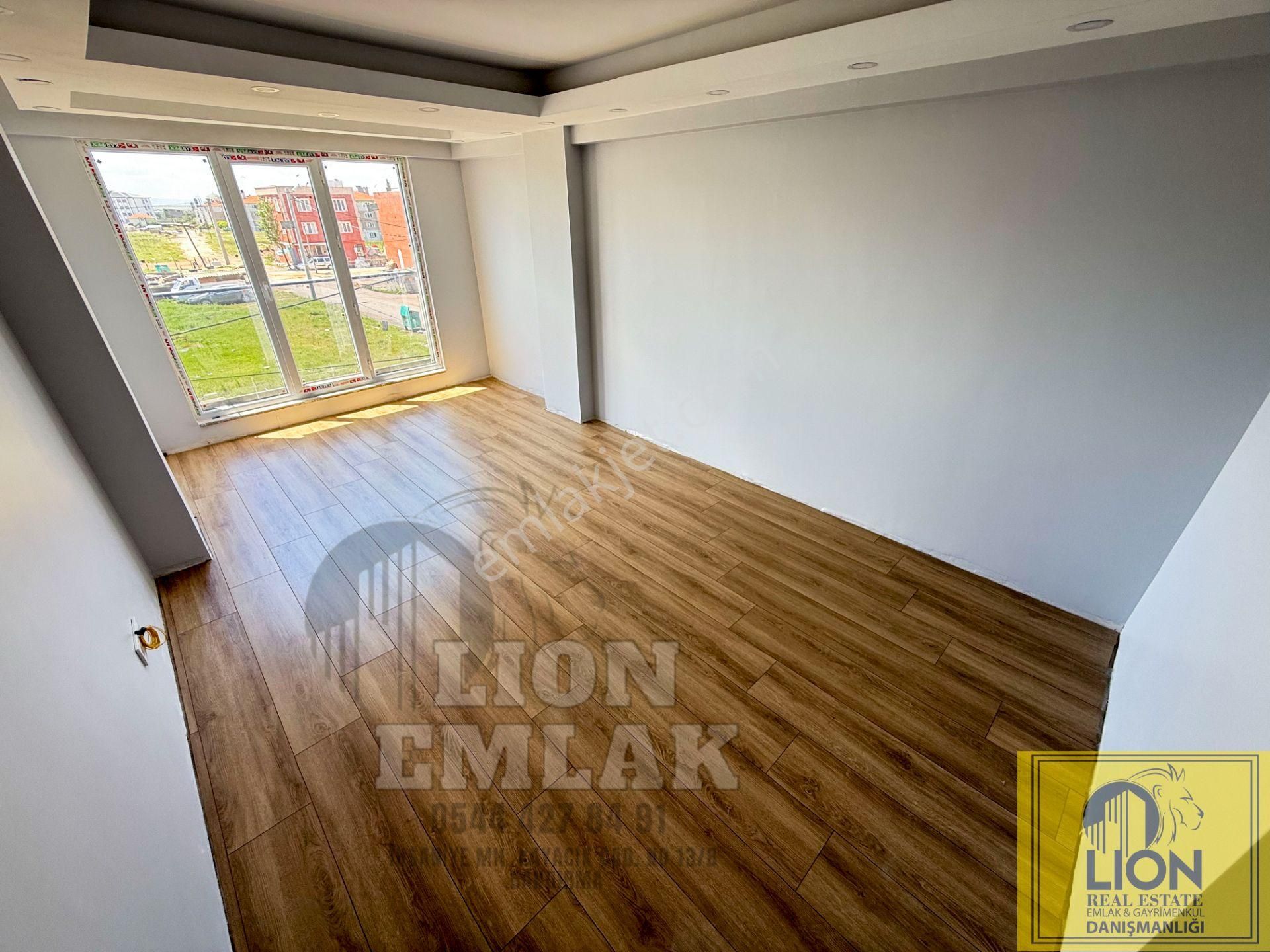 Bandırma Cuma Pazarı Yakınında Balkonlu Satılık Sıfır 2+1 Daire