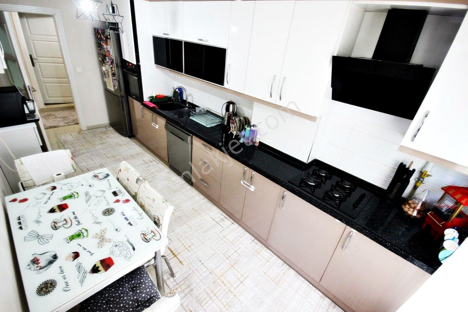 🛑🛑aktif'ten Akçay'da Satılık Yüksek Kredili Ebeveyn Banyolu Şık Arakat 2+1 Daire