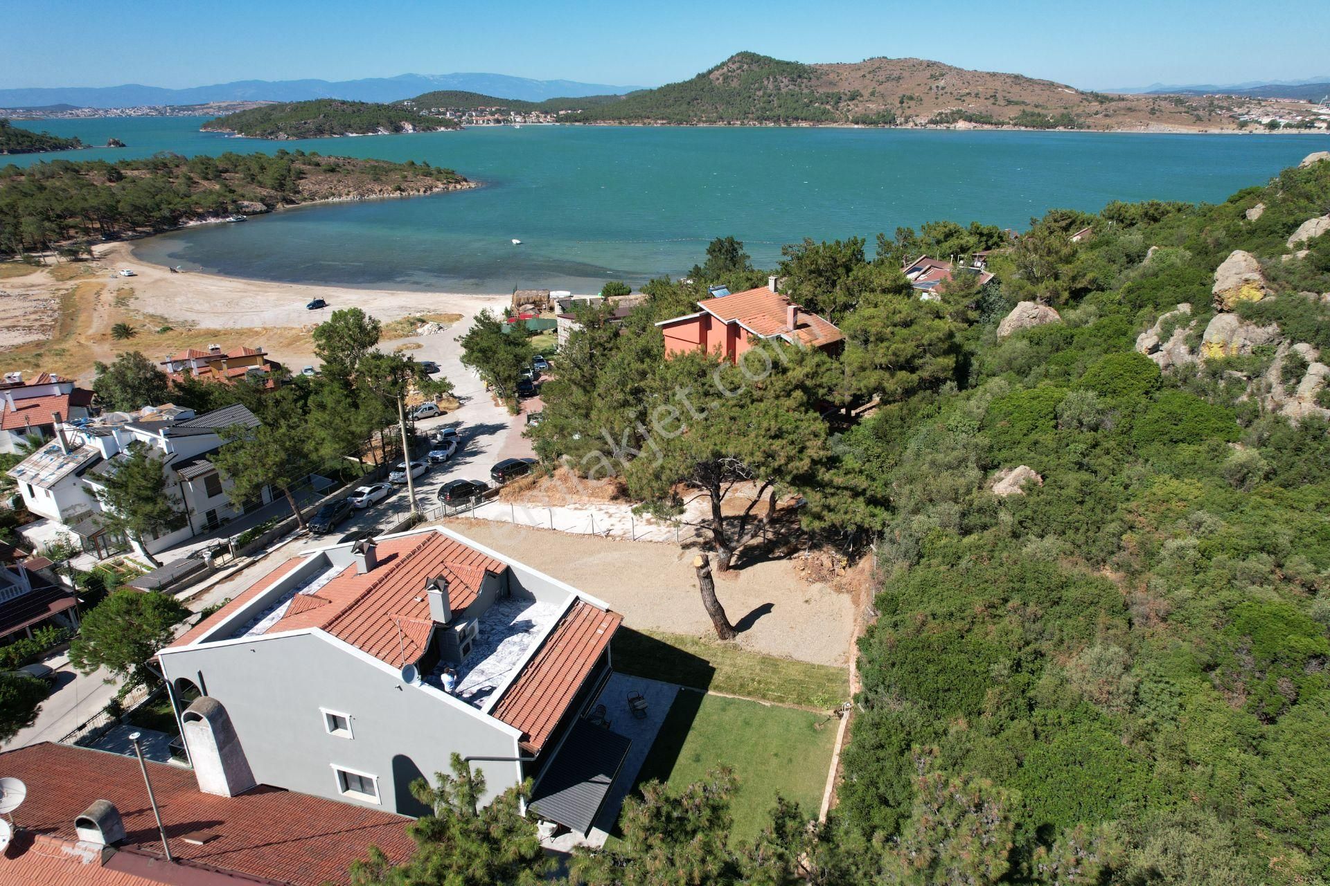Balıkesir Ayvalık Sarımsaklı Da Satılık Malikane.denize 50 Metre Mesafe