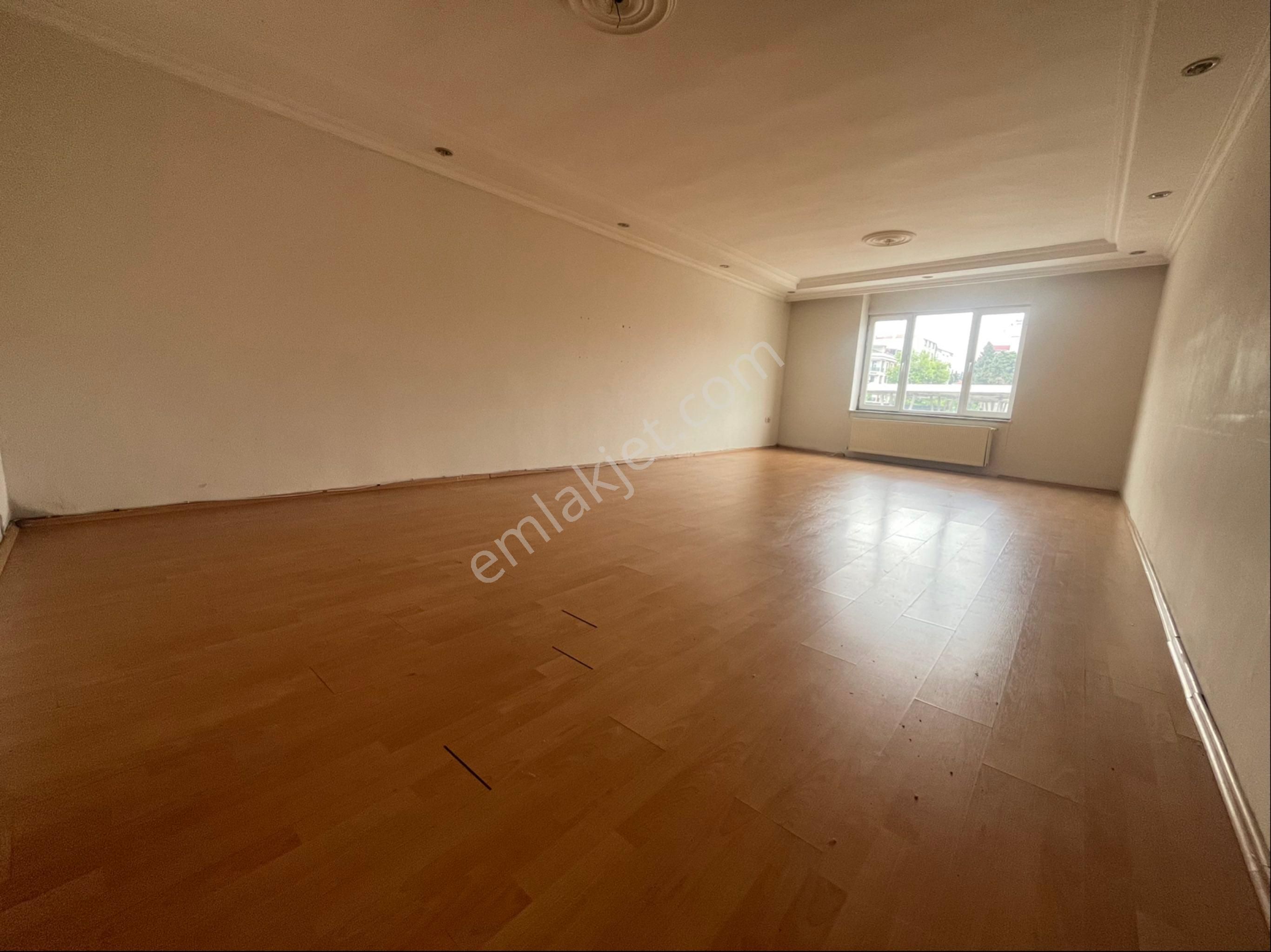 İmren Gayrimenkulden Kiralık Sefaköy Merkezde 3+1 Geniş Asansörlü 1. Kat