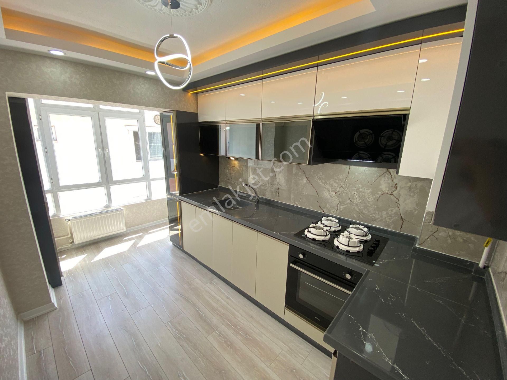 Sincan Plevnede Full+full Yapılı Asansörlü Katta Daire