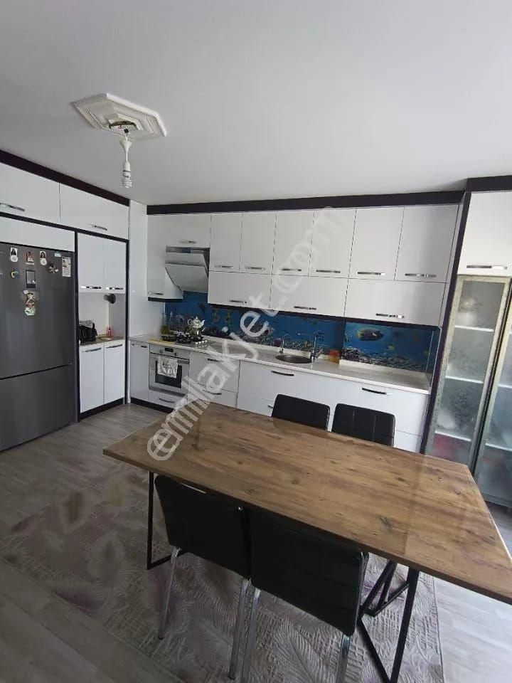 Arkadaş Emlaktan Mehmet Akif Ersoy Cad. İçi Ful Yapılı Bakımlı Satılık Daire
