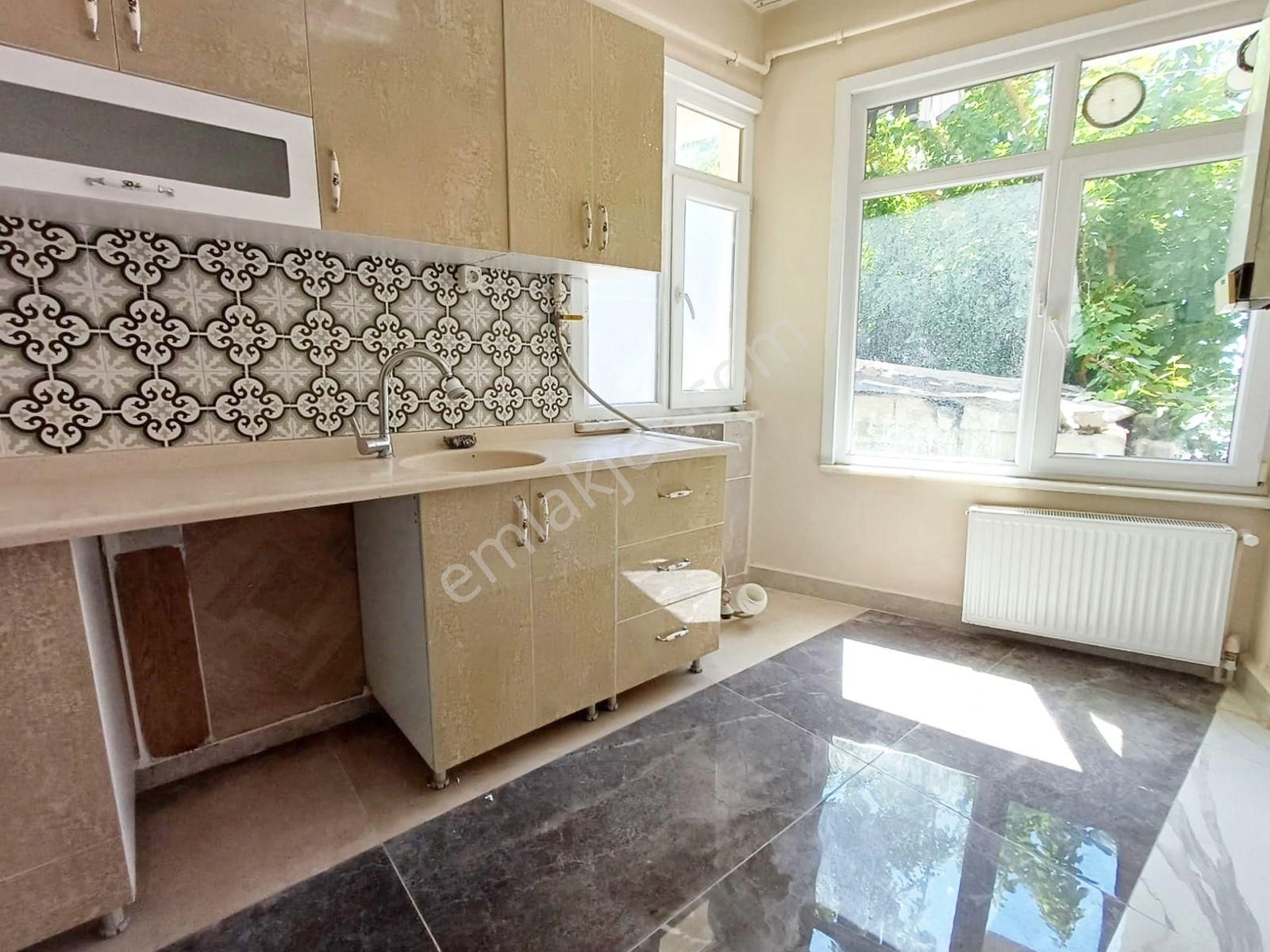 Yakacık Meydana Yürüme 20m2 Arsa Paylı 2+1 Teraslı Fırsat Daire