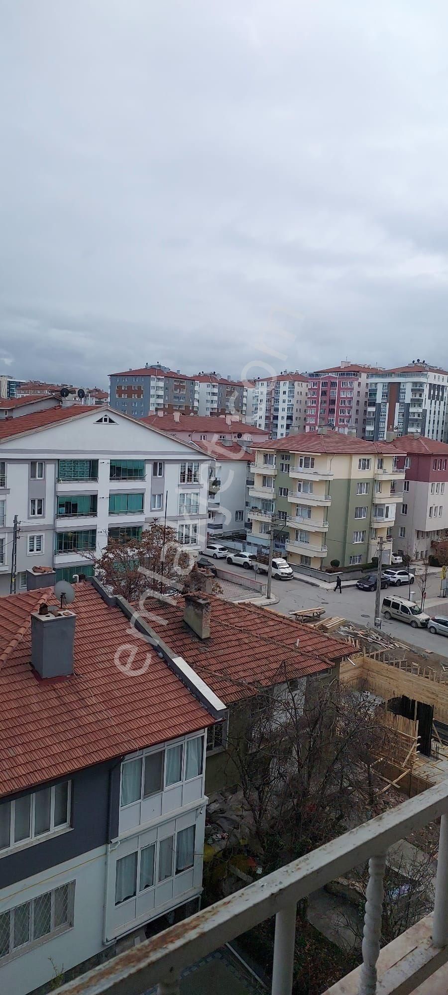 Arkadaş Emlaktan Bahçelievler Şenyurt Cad. 3+1 Satılık Daire