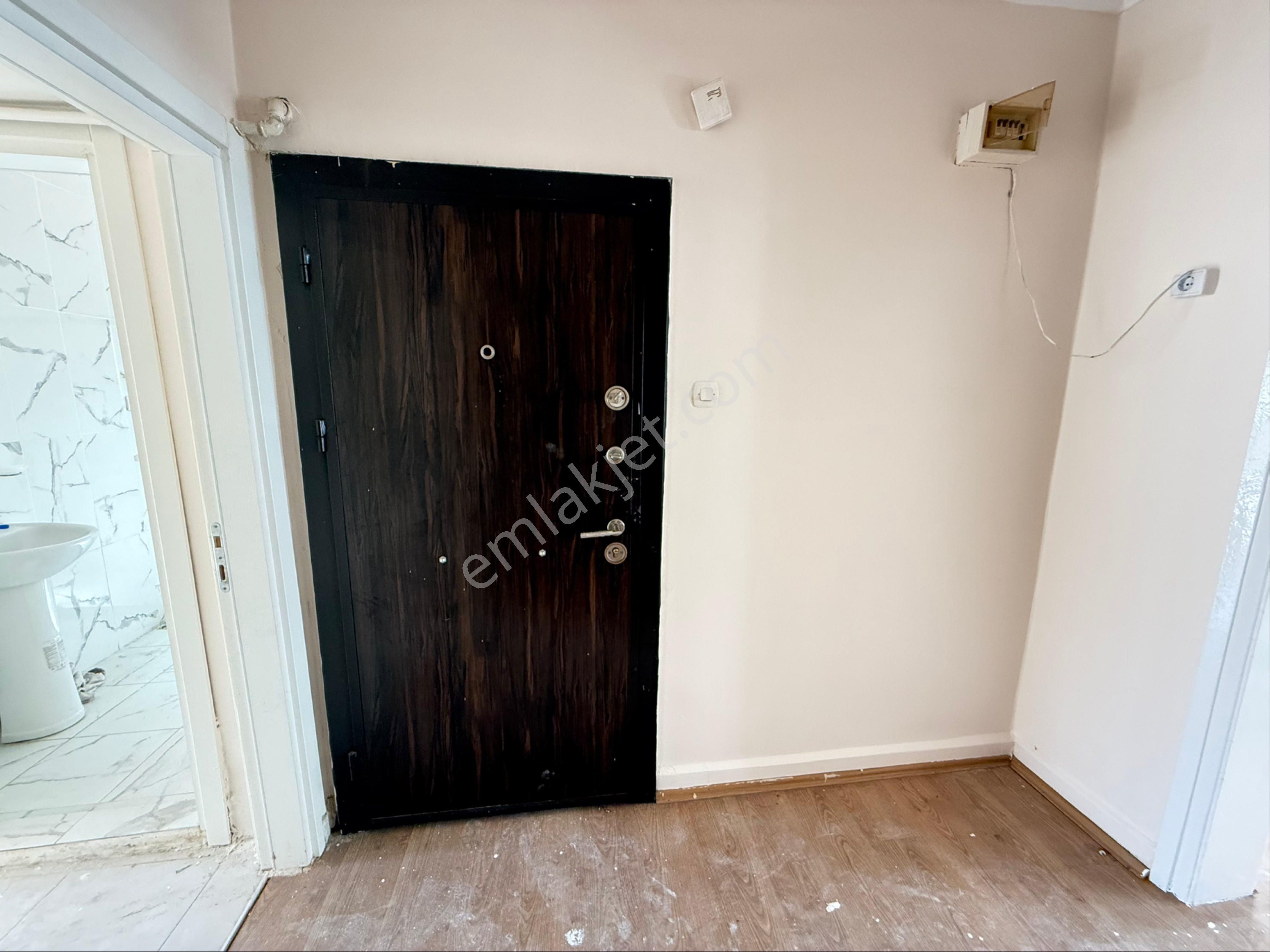 Akşemsettin Mah. | 2+1 | 2.kat | 90 M² | Kombili | Kiralık Daire