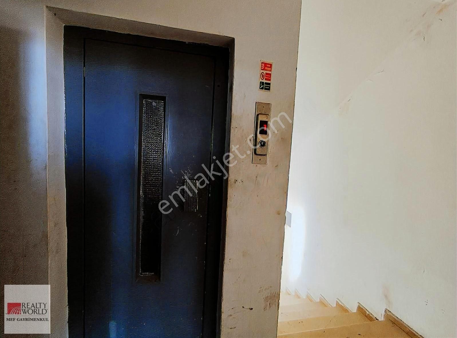 Rw Mef 'den Çarşı Merkezde Deniz Manzaralı 4+1 Ofis