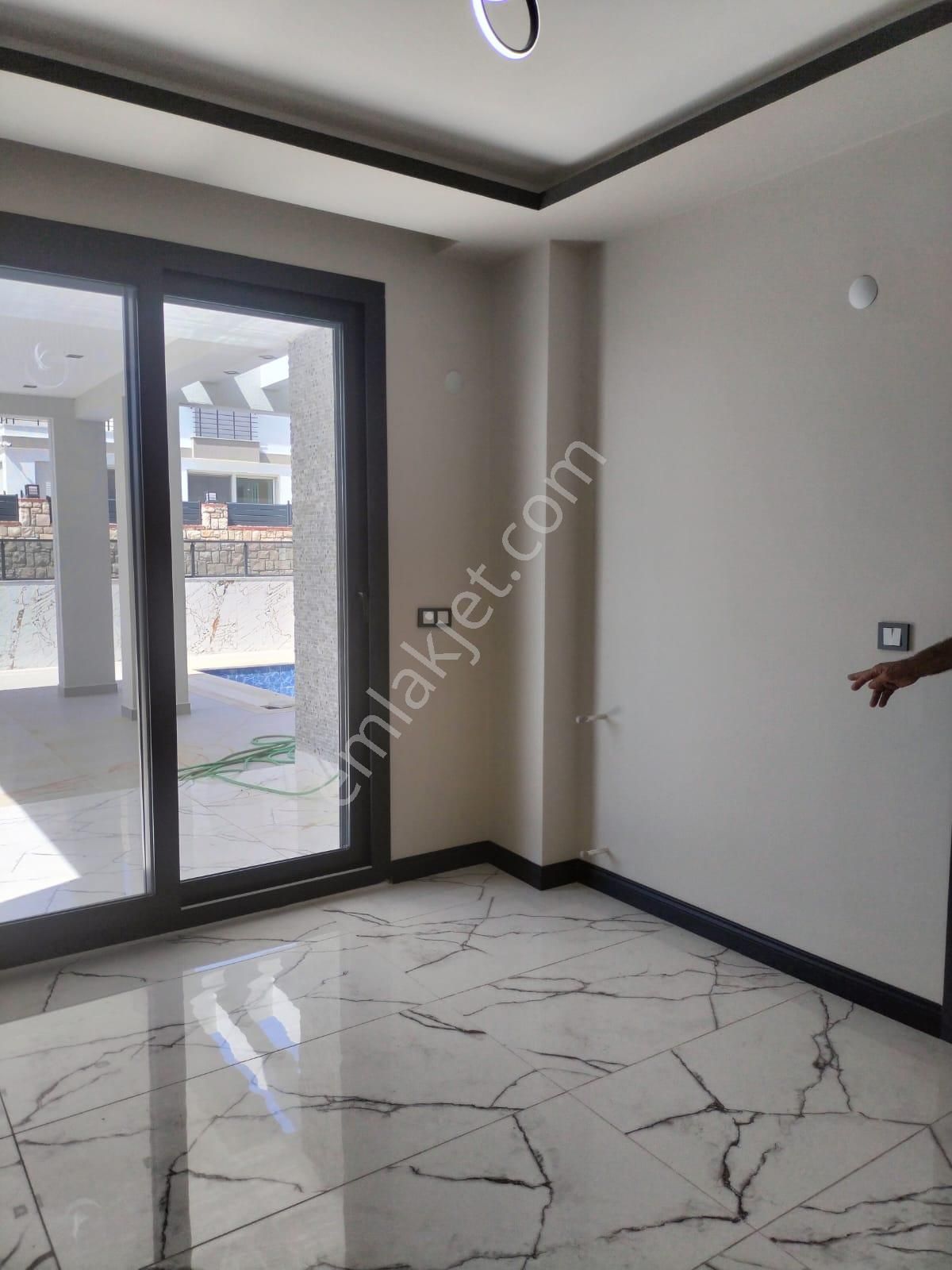 Aydın Akbük'te Satılık Merkezi 5+1 Havuzlu Otoparklı Akıllı Sistem Müstakil Ev - Görsel 9