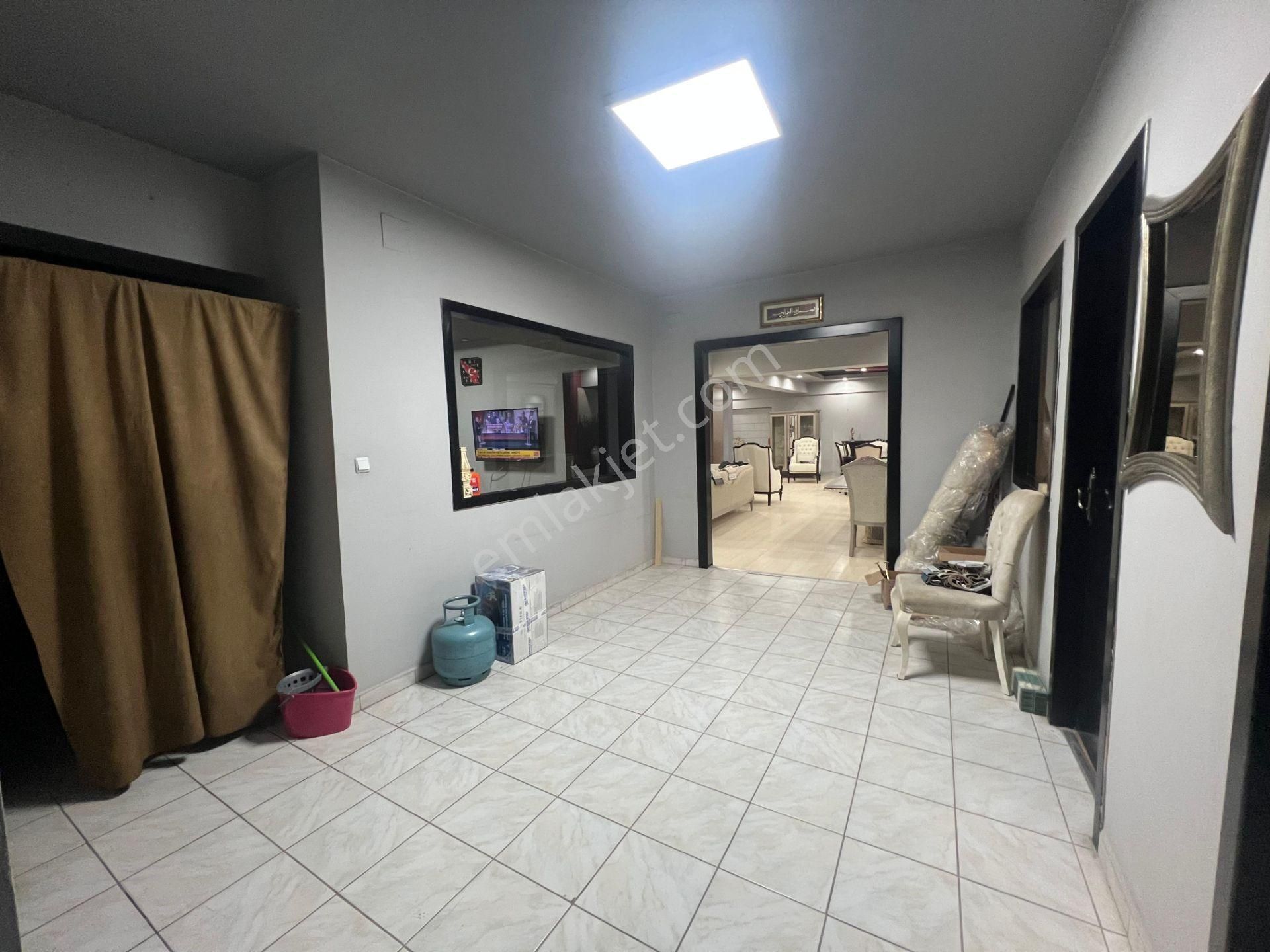 Roma' Dan Mobilya Sanayide Kiralık Fabrika - Görsel 2