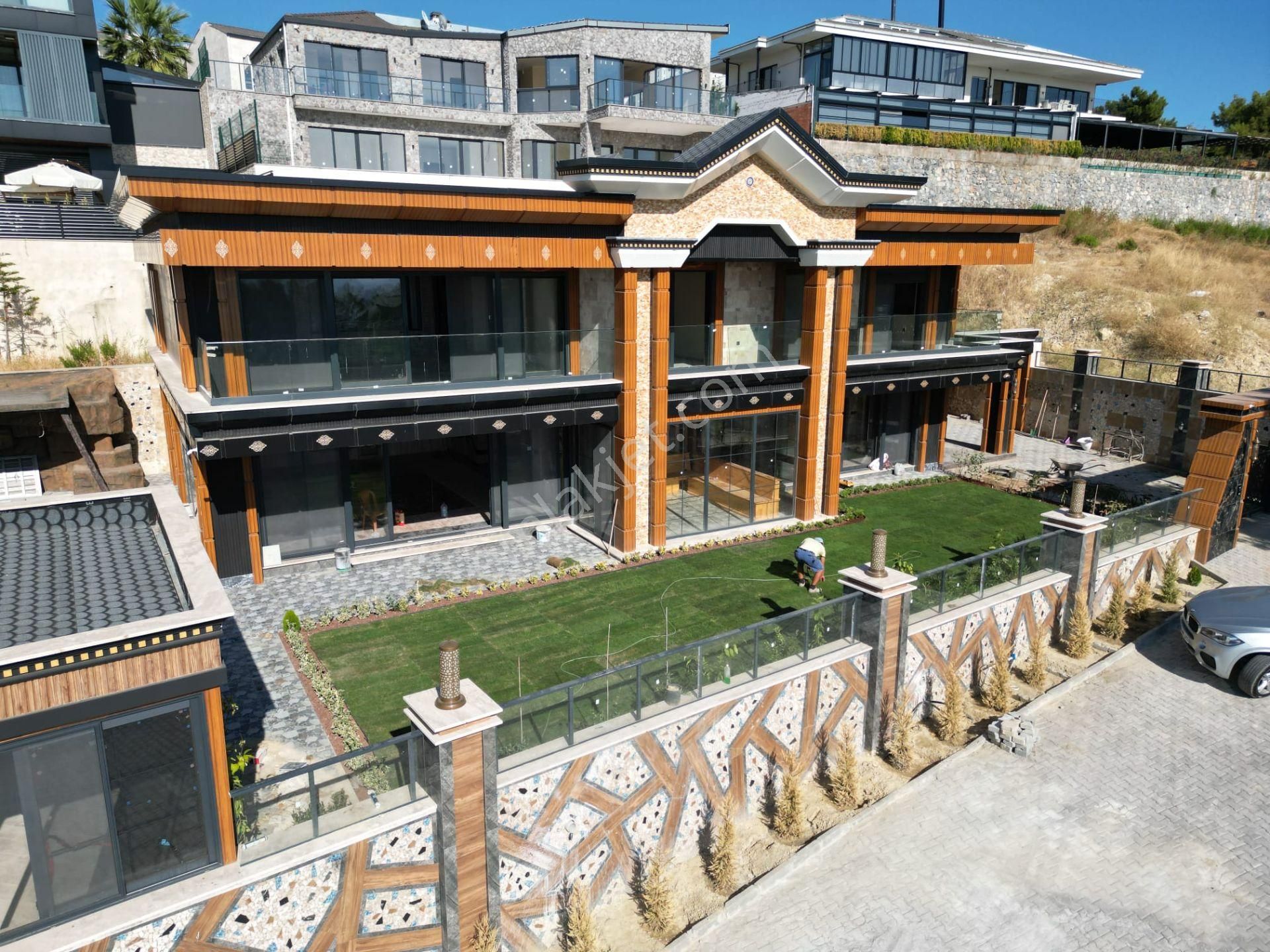 Marinada-sahıle Yakın-full Manzara-özel Havuz/otopark-900 M2 Bahçe-lüx-akıllı Ev-malikane
