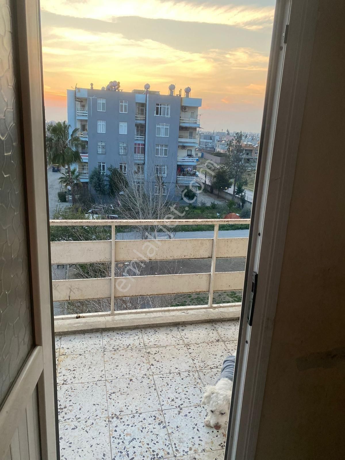 Küçük Dikili Sabancı Sitesinde 3. Kat Güney Cepheli Daire