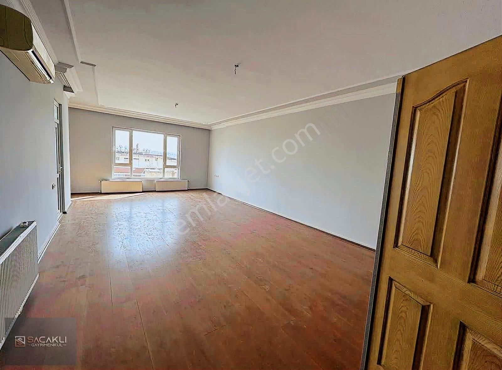 Aile Apartmanı Esentepe'de 4+1 Kiralık Daire