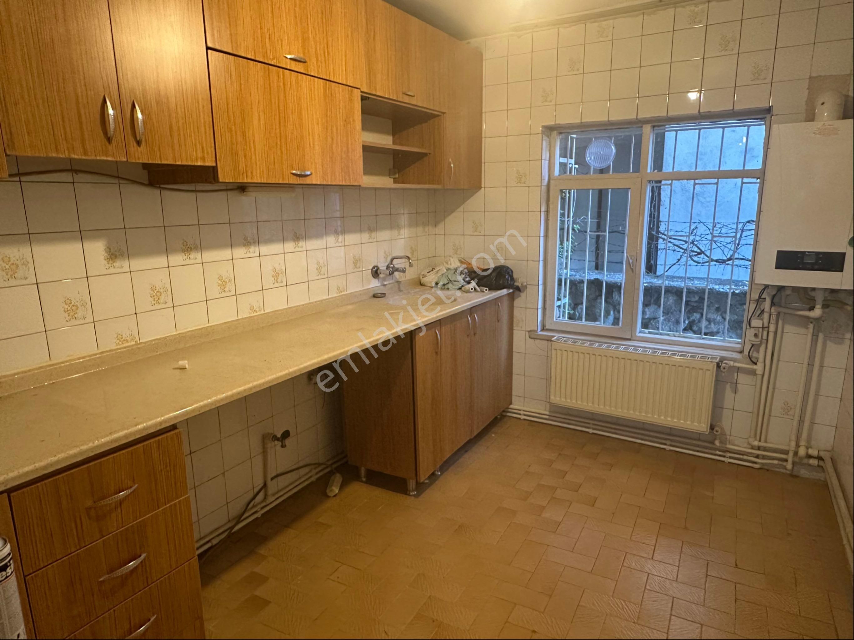 Çarşı Mahallesi Özen Sokak’ta 3 + 1 Kiralık Daire
