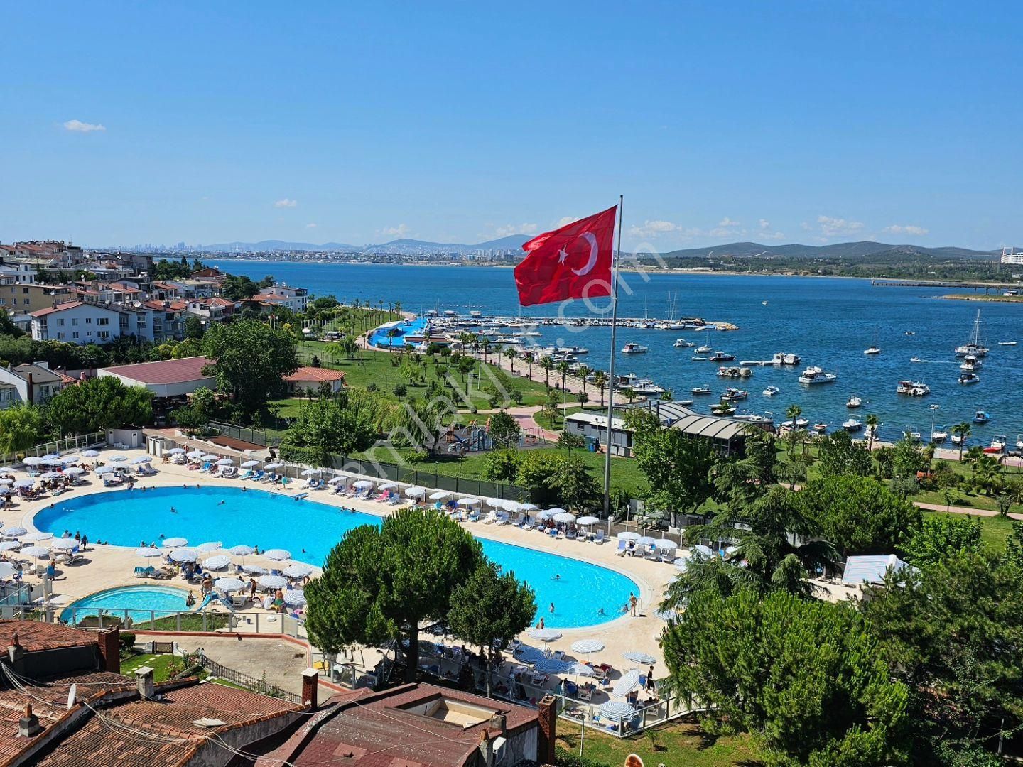 Darıca Bayramoğlu Kastel Tatil Köyünde Deniz Manzaralı 2+1 Daire
