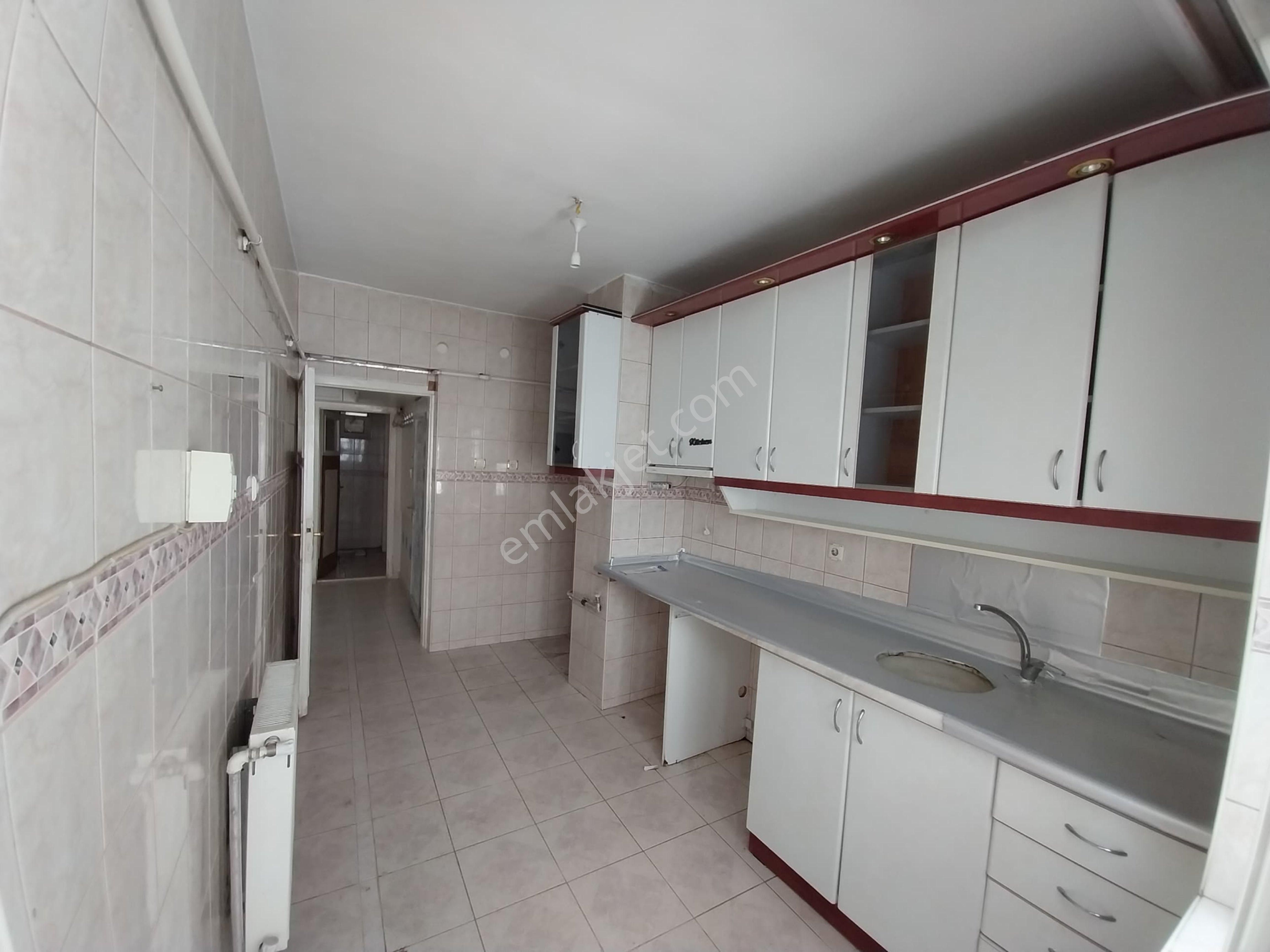 Demetevler ‘de 3+1 Geniş Orta Yapılı 3+1 Kiralık Daire