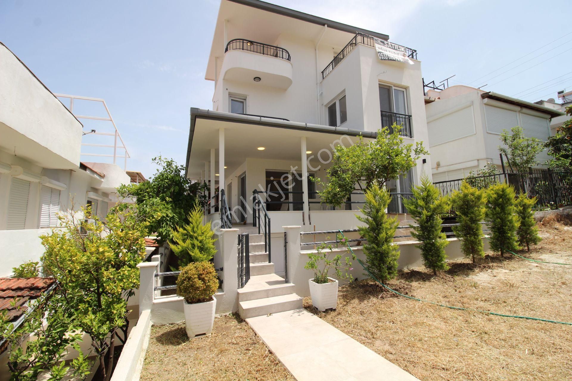 Urla Gülbahçede Deniz Manzaralı 4+1 Full Tadilatlı Satılık Villa
