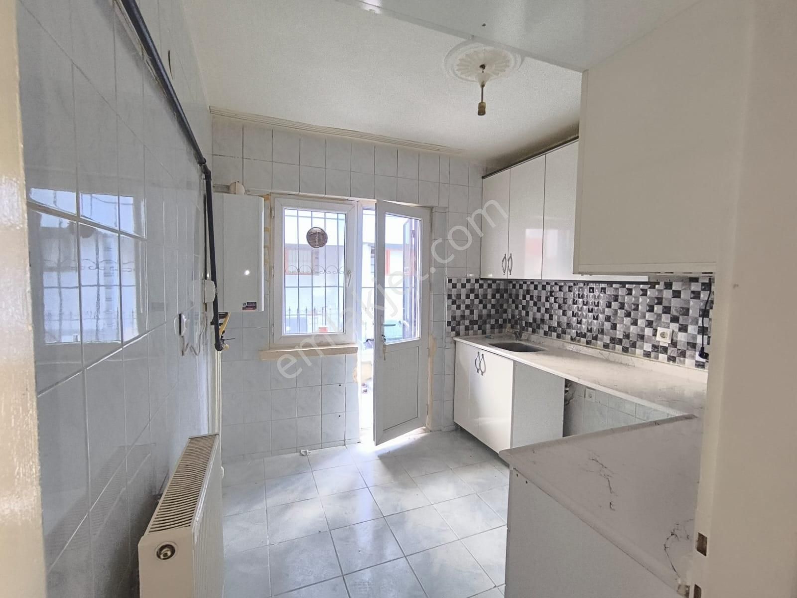 Yılmaz Gayrimenkul 2+1 Kıralık Boya Yapılı Masrafsız Cadde Üzeri Kıra 13.500 Tl