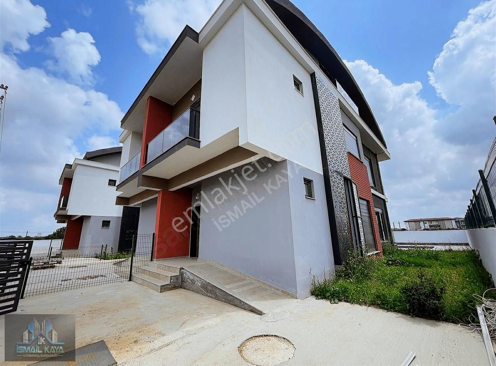 Döşemealtı Altınkale 4+1 300 M2 Müstakil Havuzlu İkiz Villa