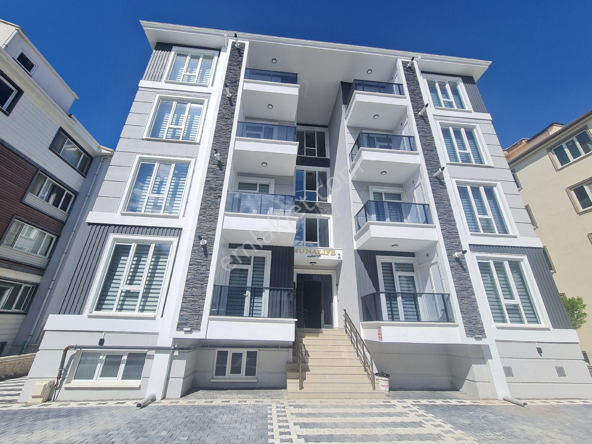 Sağlam Emlaktan Selçukluda Kiralık Lüks Eşyalı 2+1sıfır Daire