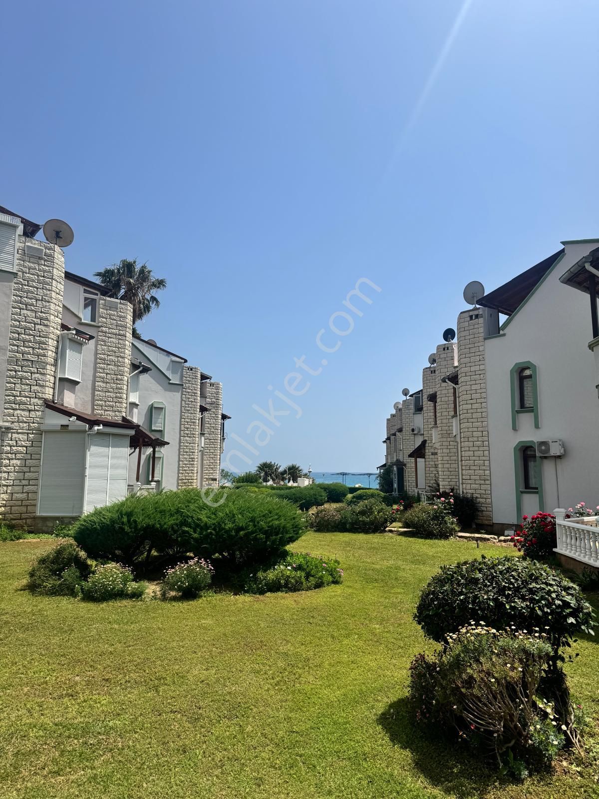 Bozyazı Orkide Sitesinde Muhteşem Konumda Denize Sıfır Triplek Eşyalı Satılık 4+1 Villa - Görsel 3