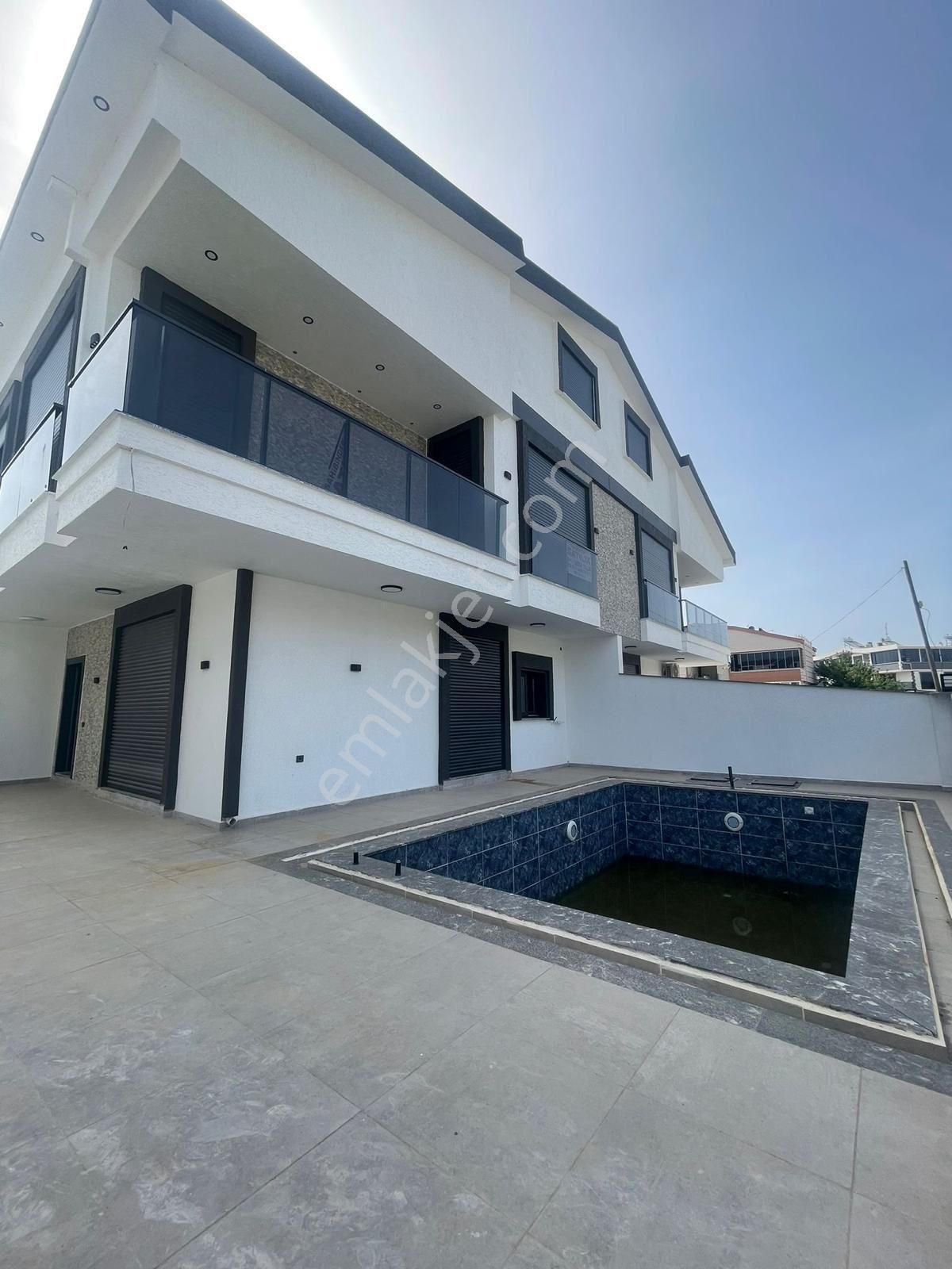 Didimde 4+1 Havuzlu Villa