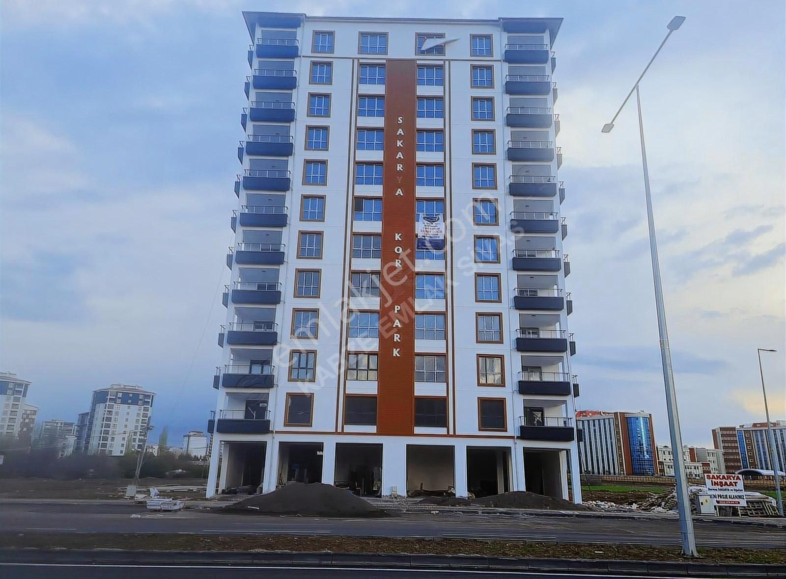 Kabze Emlaktan Numune Hastnesi Acil Karşısı Satılık Lüks Daire.!