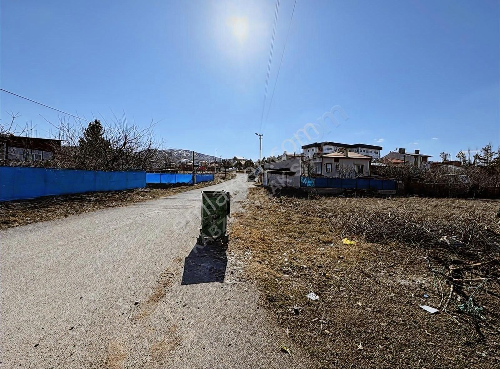 Kabze Emlaktan Sivas Mrk.karşıyaka Mah.340 M2 Satılık Arsa
