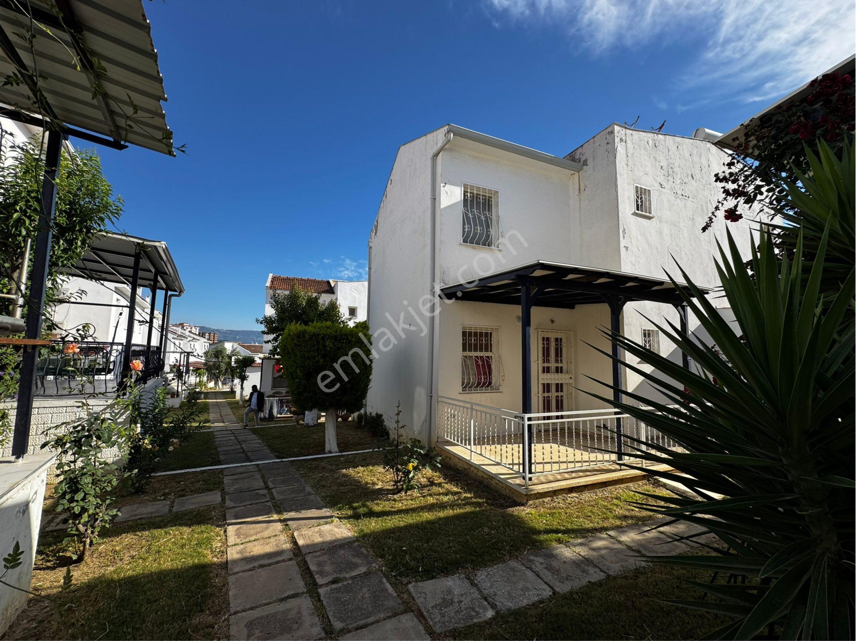 Kuşadası Yavansu Bölgesinde Acil Satılık Köşe Konum Villa - Görsel 2