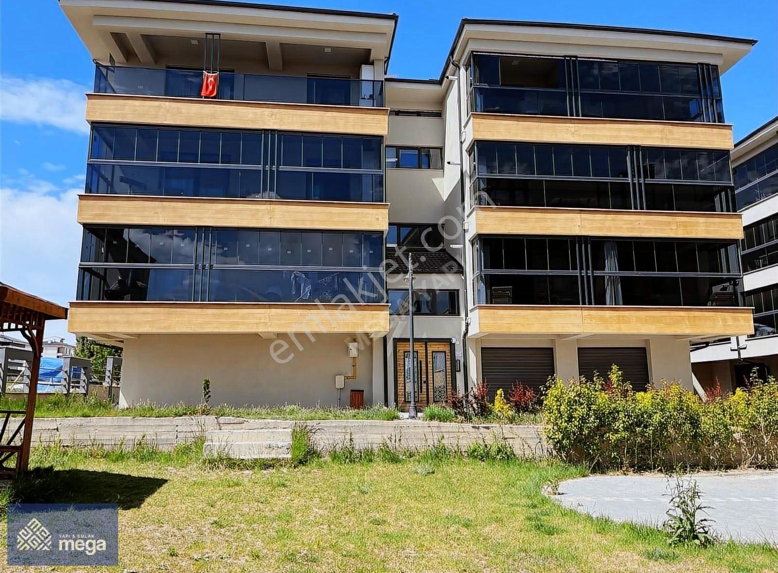 Mega Yapı'dan Çamlıca'da Site İçerisinde Ultra Lüks Kiralık 3+1