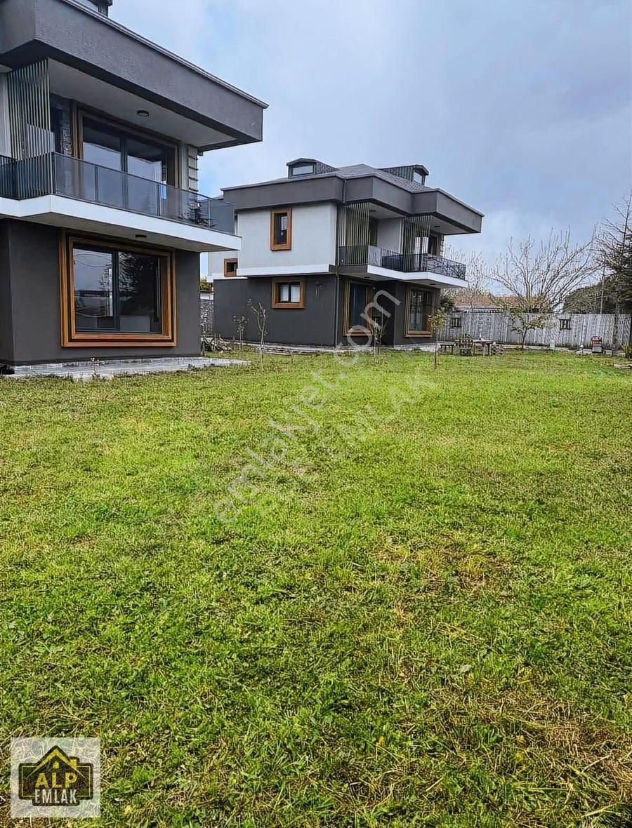 Silivri Ortaköy'ün En Güzel Deniz Ve Orman Manzaralı Villası